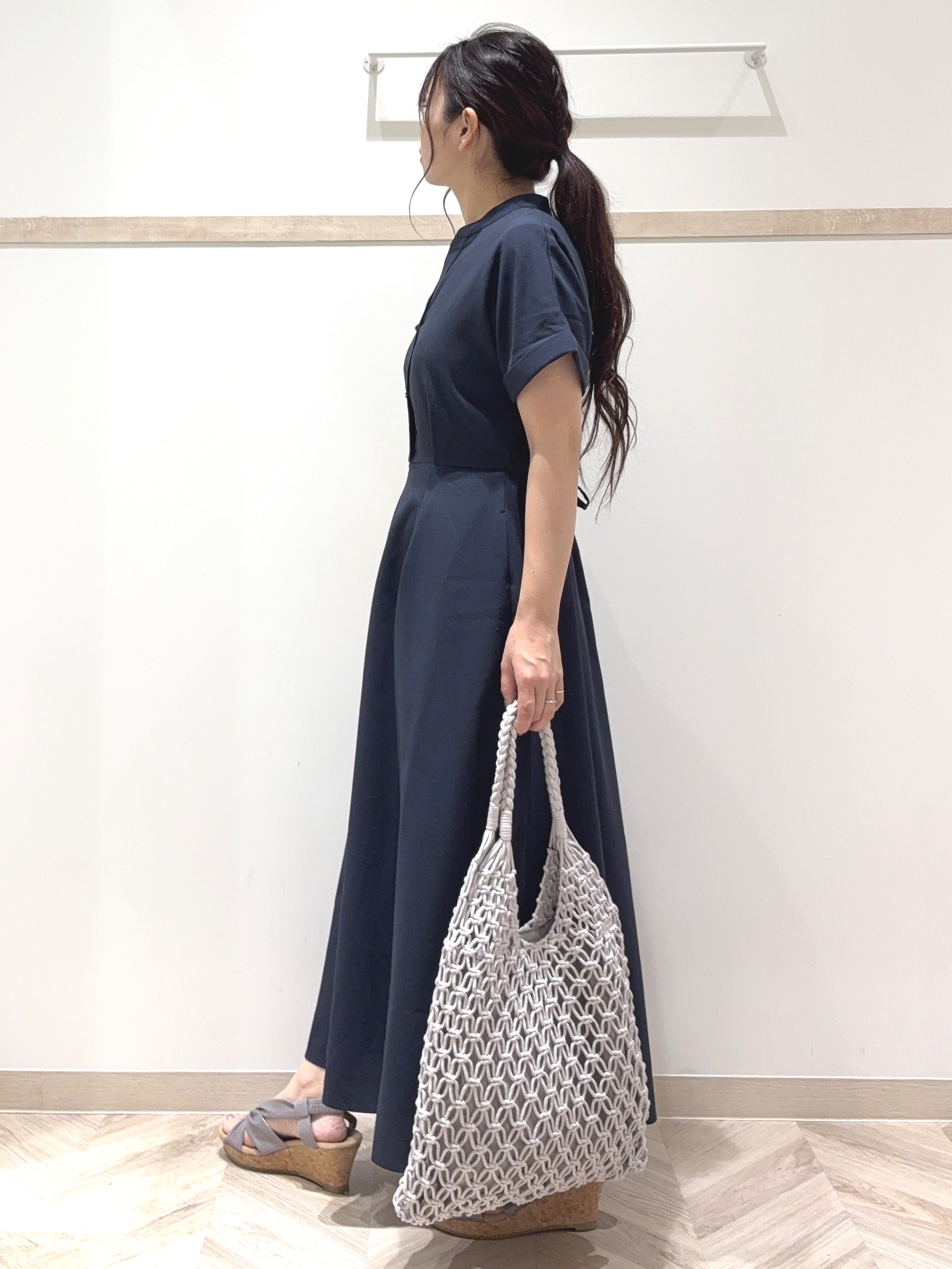 nanaさんの「SHOO･LA･RUE｜【洗濯機可／洗濯後しわになりにくい】ウエストタックフレンチワンピース」を使ったコーディネート