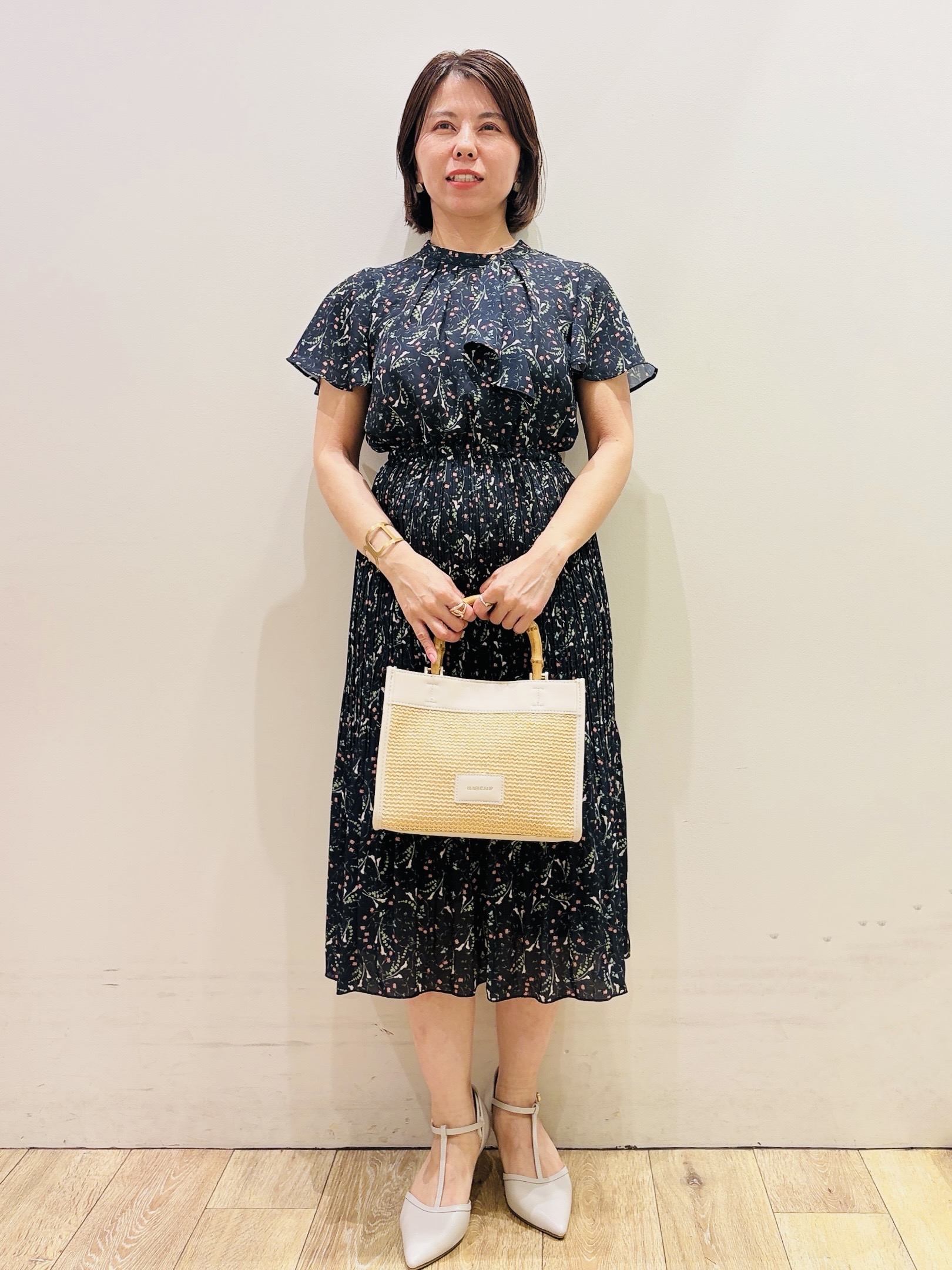 YUKOさんの「index｜◆【日比谷花壇コラボ】ラッフルタイプリーツワンピース【防シワ/洗濯機OK】」を使ったコーディネート