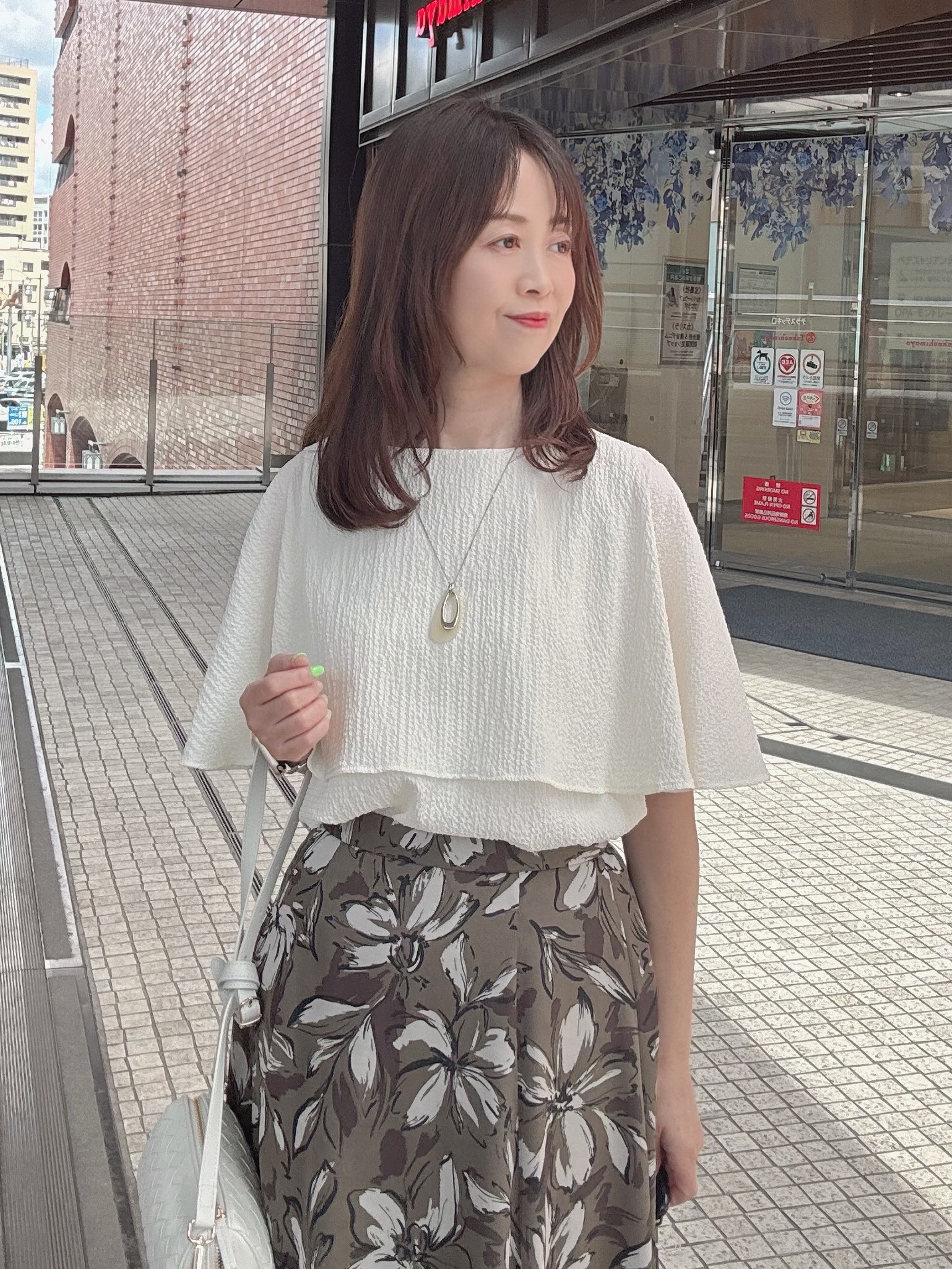 makiさんの「UNTITLED｜【洗える/ストレッチ性/フェミニン】ケープデザインブラウス」を使ったコーディネート