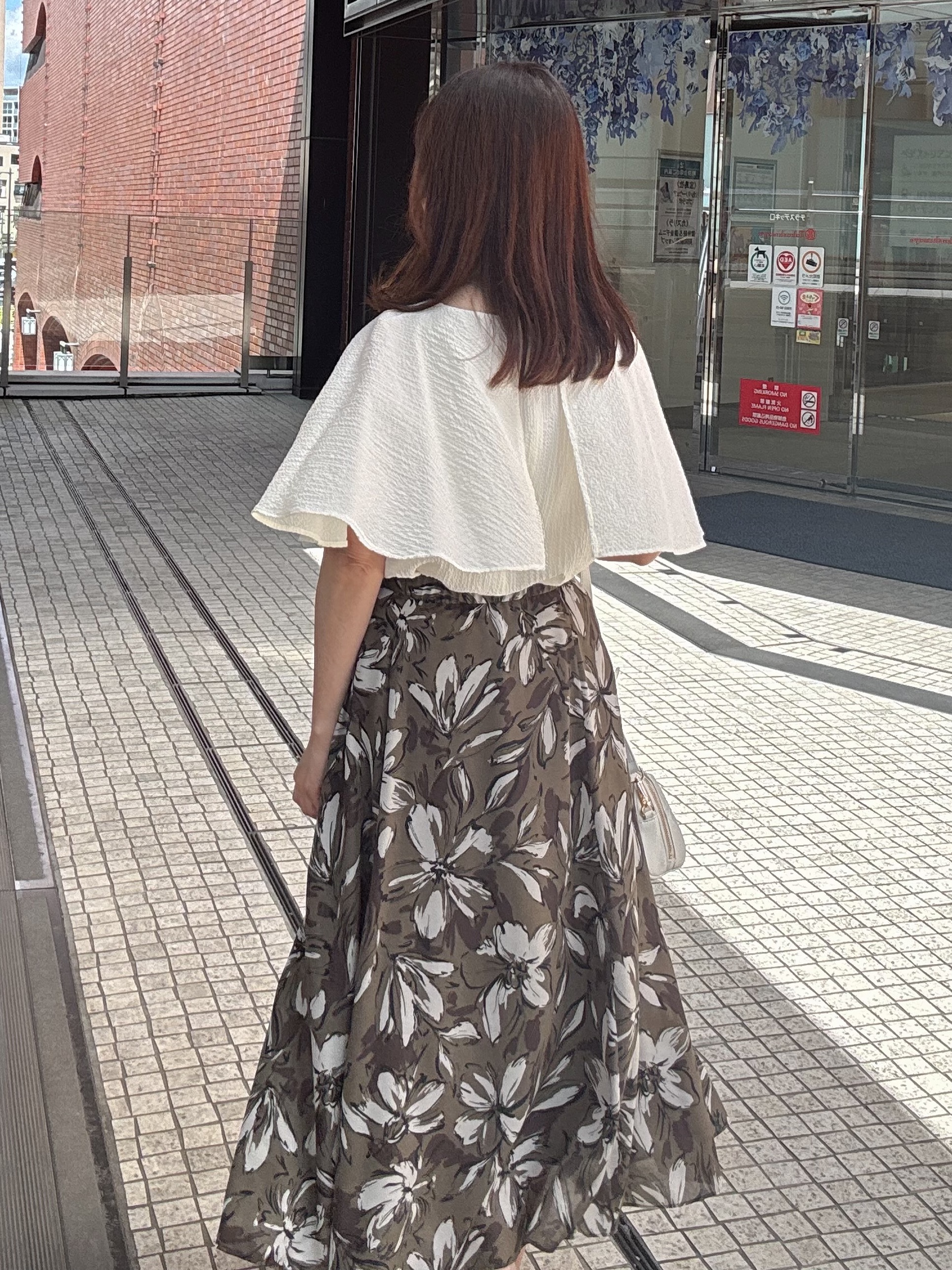makiさんの「UNTITLED｜【洗える/ストレッチ性/フェミニン】ケープデザインブラウス」を使ったコーディネート