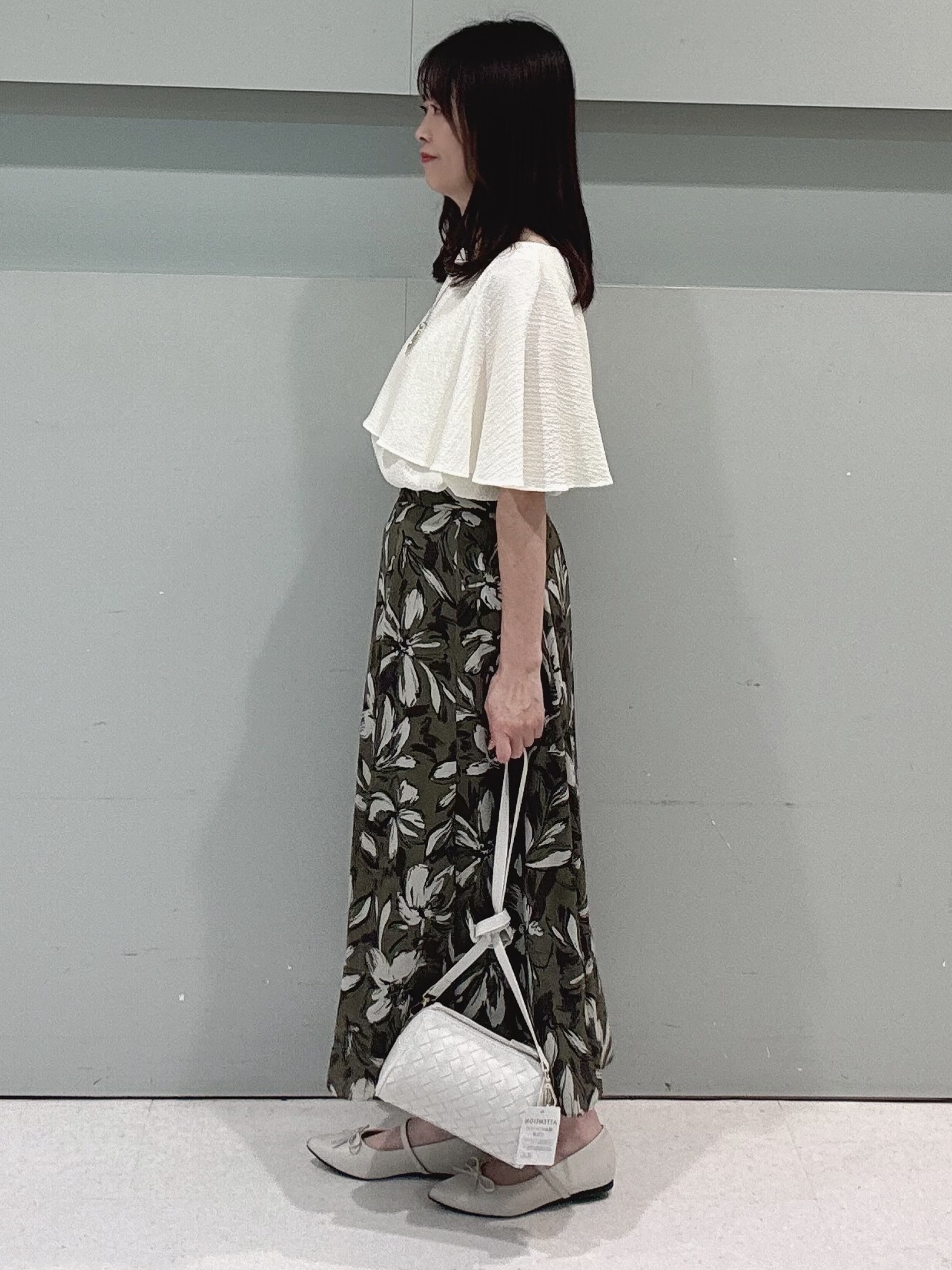 makiさんの「UNTITLED｜【洗える/ストレッチ性/フェミニン】ケープデザインブラウス」を使ったコーディネート