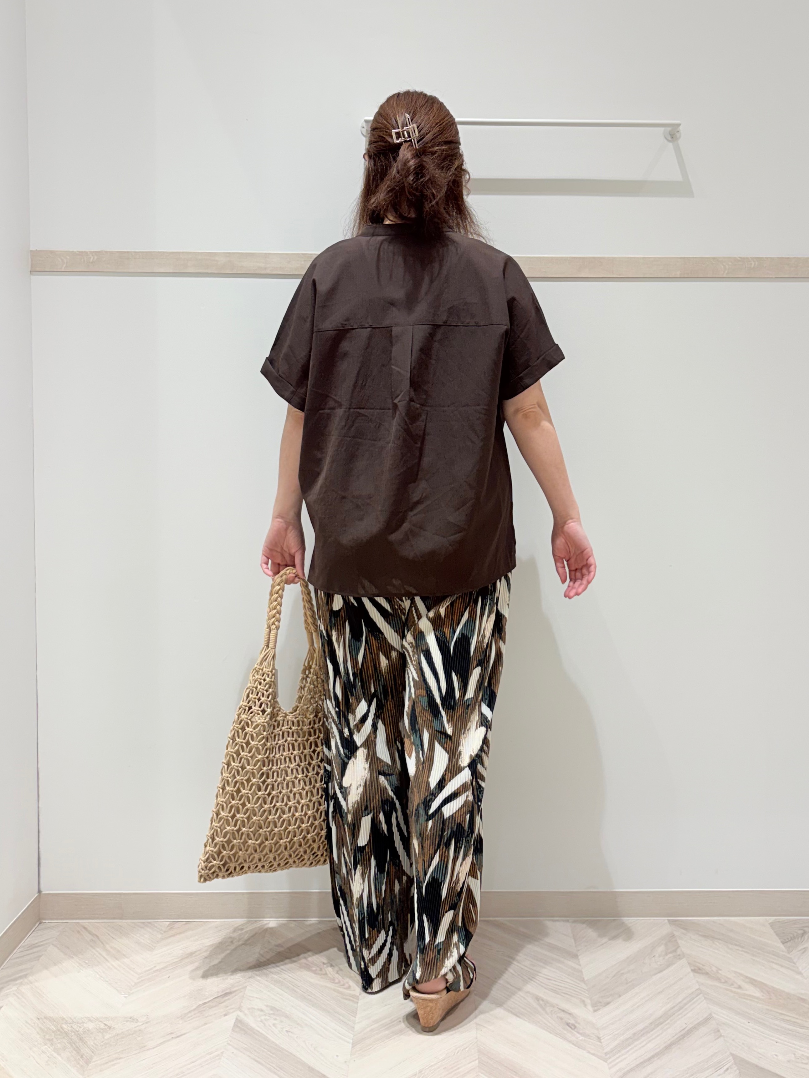 c_h_i_k_aさんの「SHOO･LA･RUE｜【さらり快適/洗濯機可/S-LL】風が通り抜ける 半袖バンドカラーシアーシャツ」を使ったコーディネート