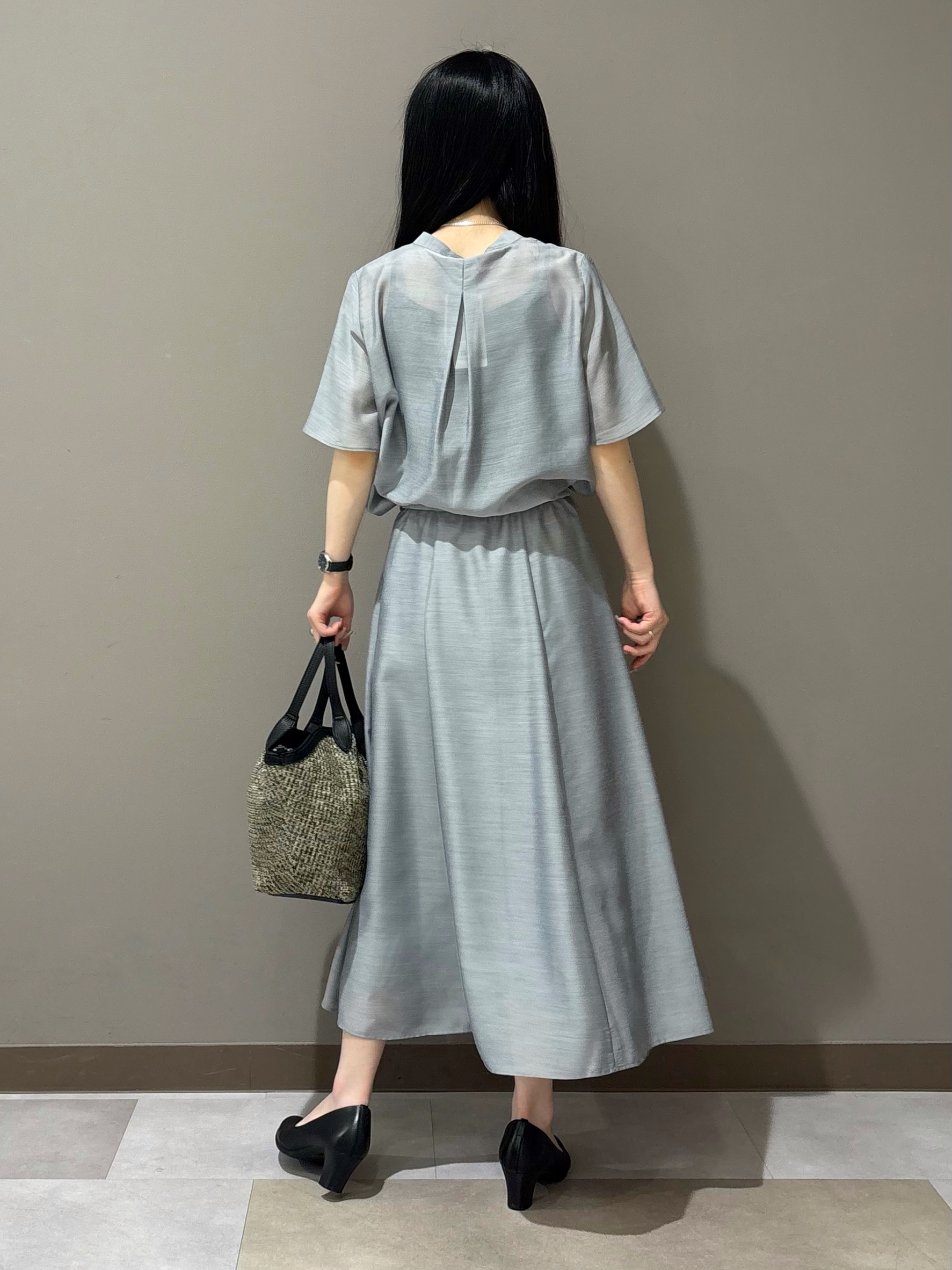 KEIKOさんの「INDIVI｜【接触冷感/洗える】シアーシャンブレーピンタックブラウス」を使ったコーディネート