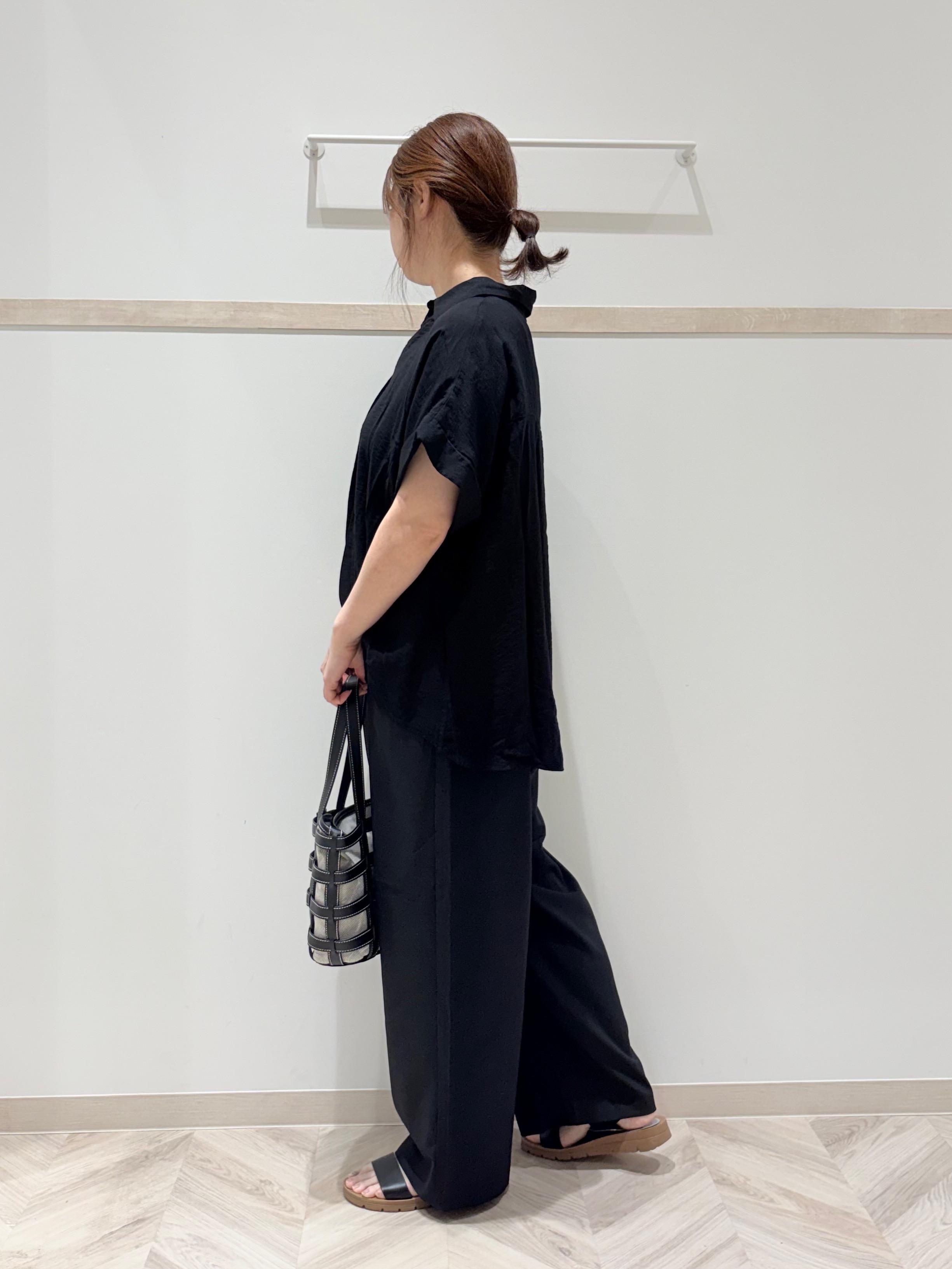c_h_i_k_aさんの「SHOO･LA･RUE｜【ひんやり/S-LL/洗濯機可】インせず着られる 裾タック スキッパーシャツ」を使ったコーディネート