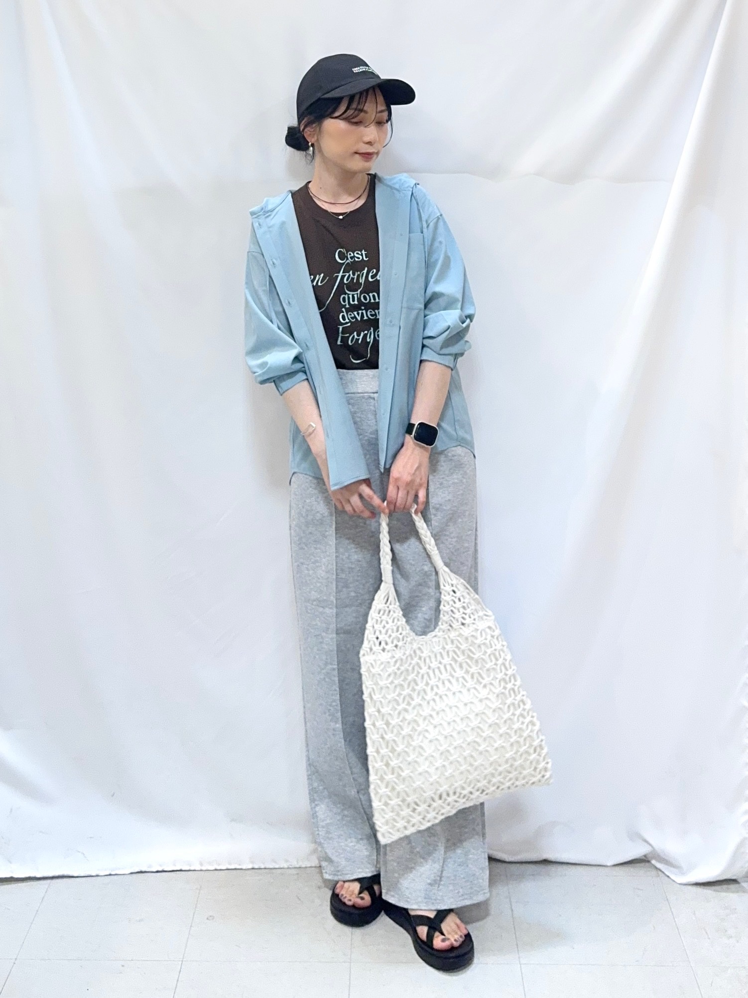 𝐇𝐢𝐫𝐨𝐦𝐢さんの「SHOO･LA･RUE｜【さらり快適/洗濯機可/S-LL】UVカット機能付き ライトな着心地 ひんやりシャツパーカ」を使ったコーディネート