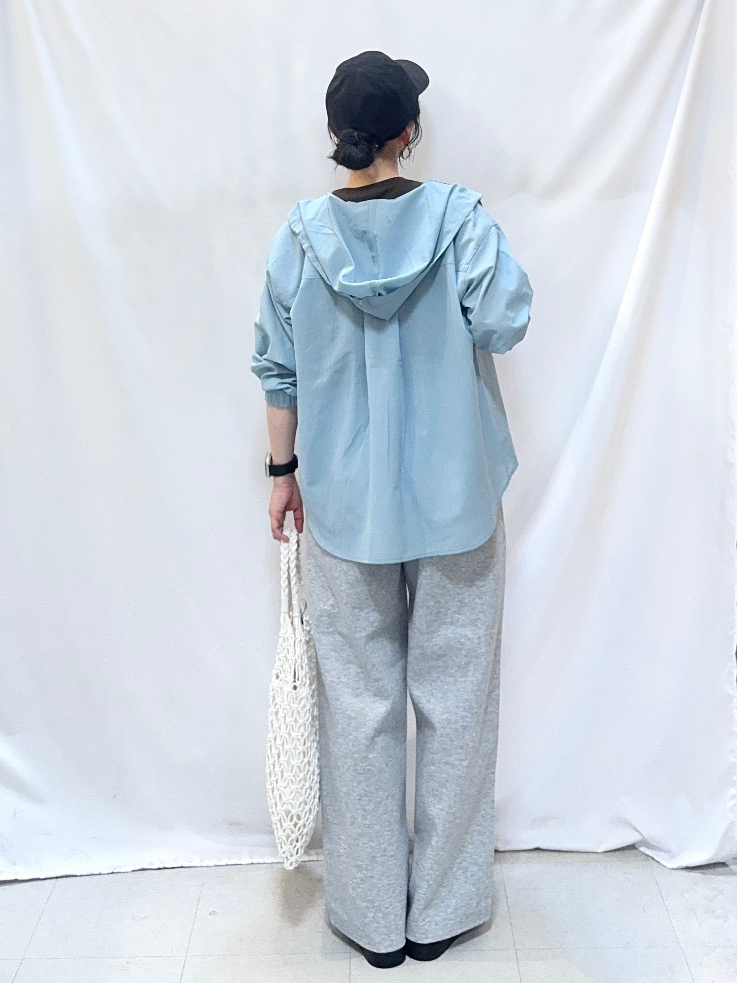 𝐇𝐢𝐫𝐨𝐦𝐢さんの「SHOO･LA･RUE｜【さらり快適/洗濯機可/S-LL】UVカット機能付き ライトな着心地 ひんやりシャツパーカ」を使ったコーディネート