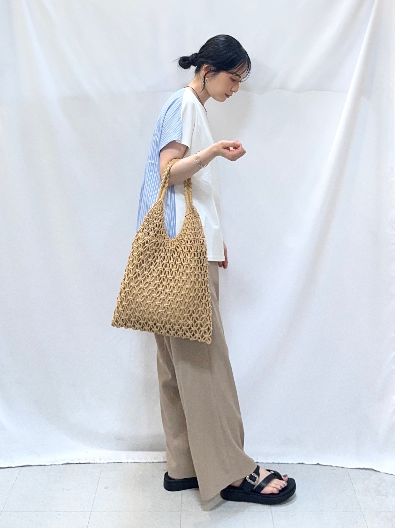 𝐇𝐢𝐫𝐨𝐦𝐢さんの「SHOO･LA･RUE｜【ひんやり/S-LL】インしない大人の爽やかスタイルに 前後異素材切替トップス」を使ったコーディネート