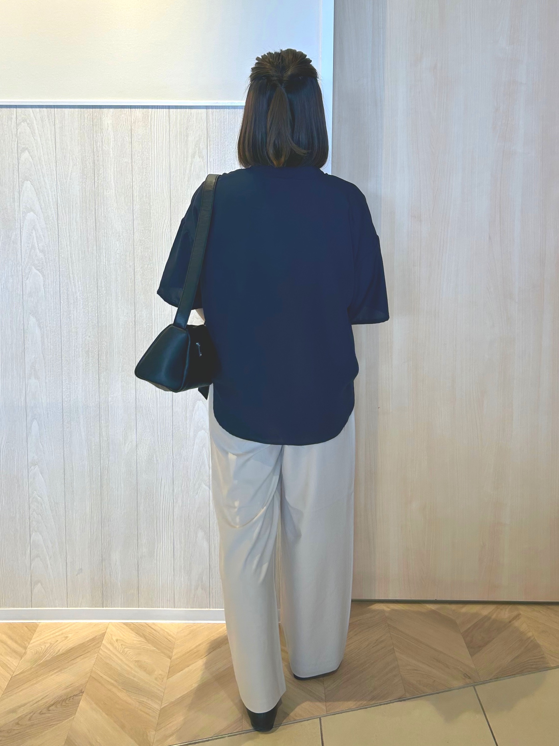 tomoさんの「SHOO･LA･RUE｜【洗濯機可/S-LL】大人の抜け感 ゆるっと5分袖シャツ」を使ったコーディネート