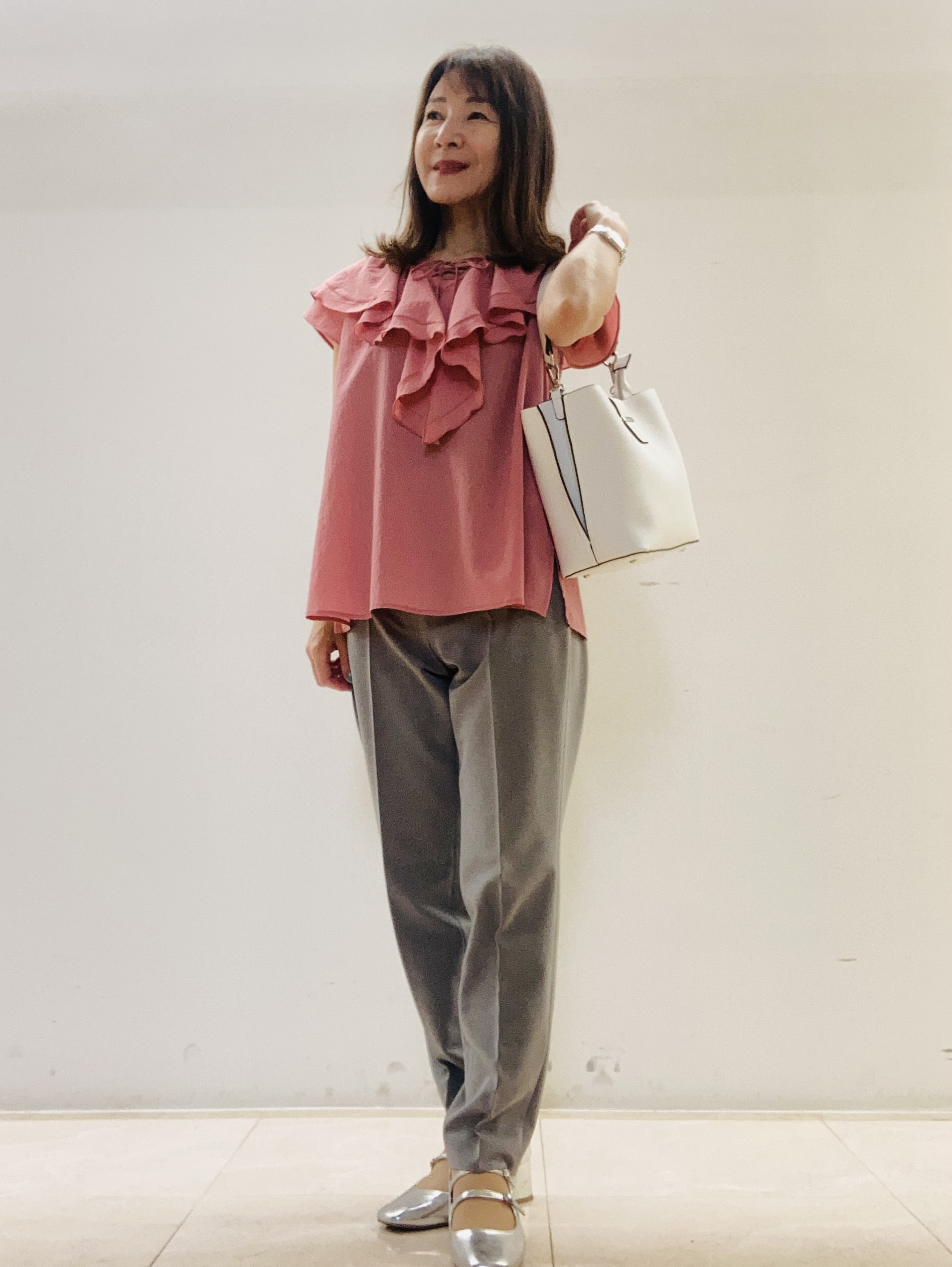 kurodaさんの「Reflect｜【通気性あり／涼しい／マシンウォッシャブル】フリルブラウス」を使ったコーディネート