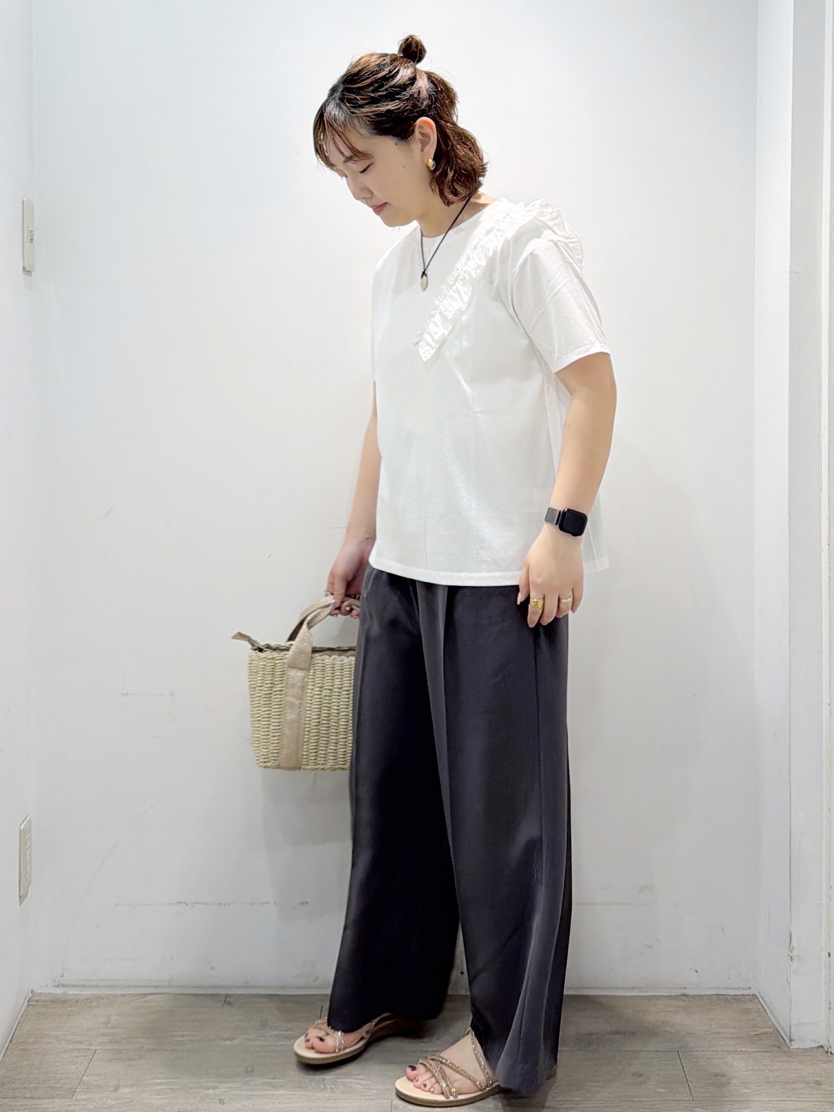 sumicaさんの「OPAQUE.CLIP｜【UV／接触冷感】フリルショルダーカットソー《洗濯機OK》」を使ったコーディネート
