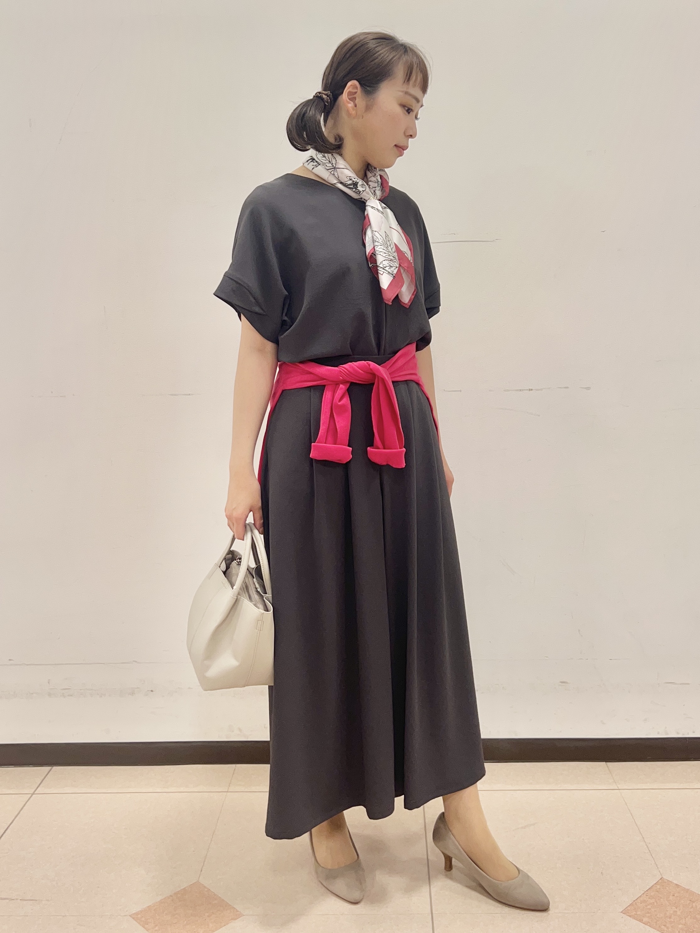 りおさんの「UNTITLED｜【前後2WAY/はっ水/セットアップ可】リラクシーフレンチスリーブブラウス」を使ったコーディネート