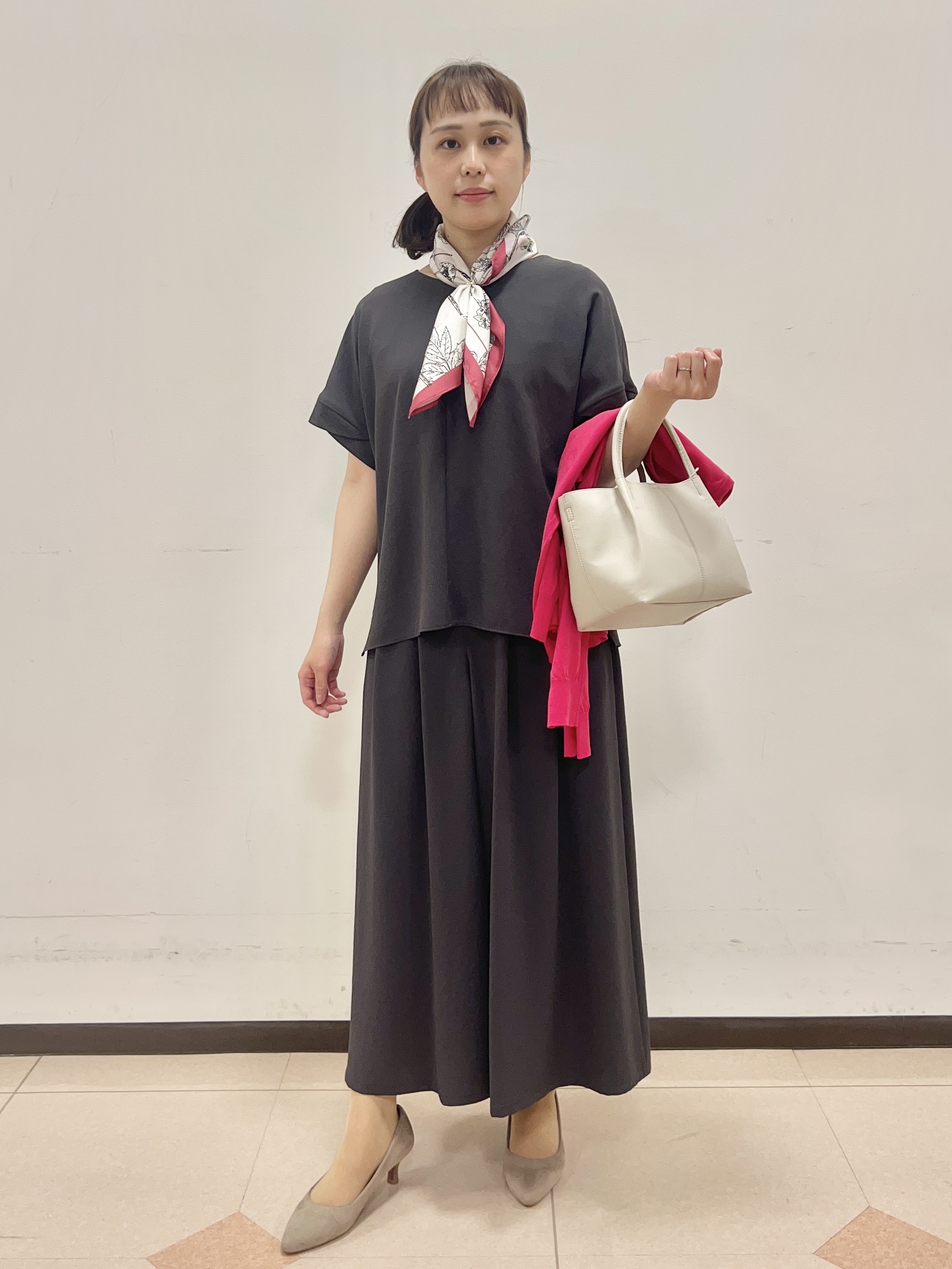 りおさんの「UNTITLED｜【前後2WAY/はっ水/セットアップ可】リラクシーフレンチスリーブブラウス」を使ったコーディネート