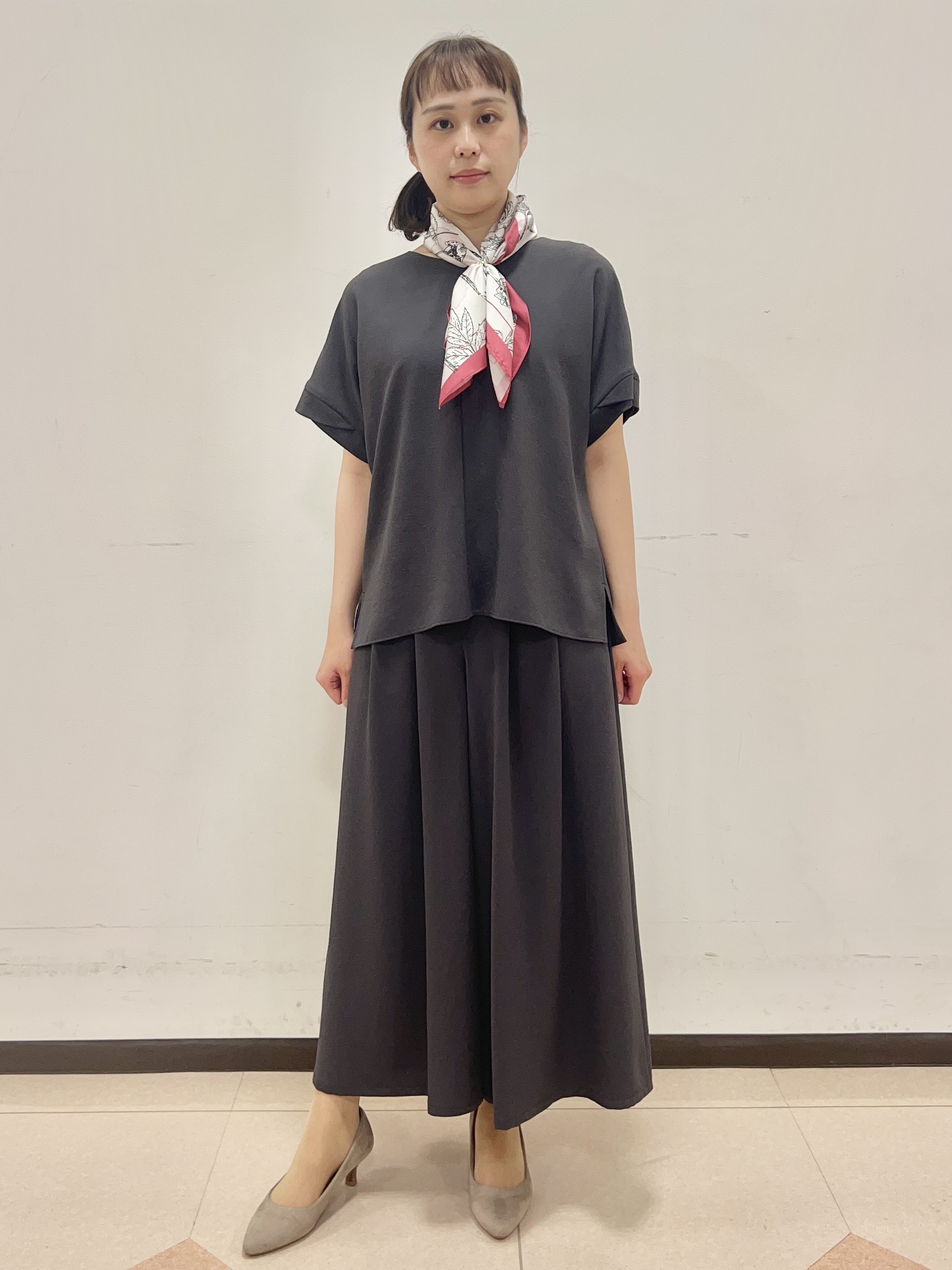 りおさんの「UNTITLED｜【前後2WAY/はっ水/セットアップ可】リラクシーフレンチスリーブブラウス」を使ったコーディネート