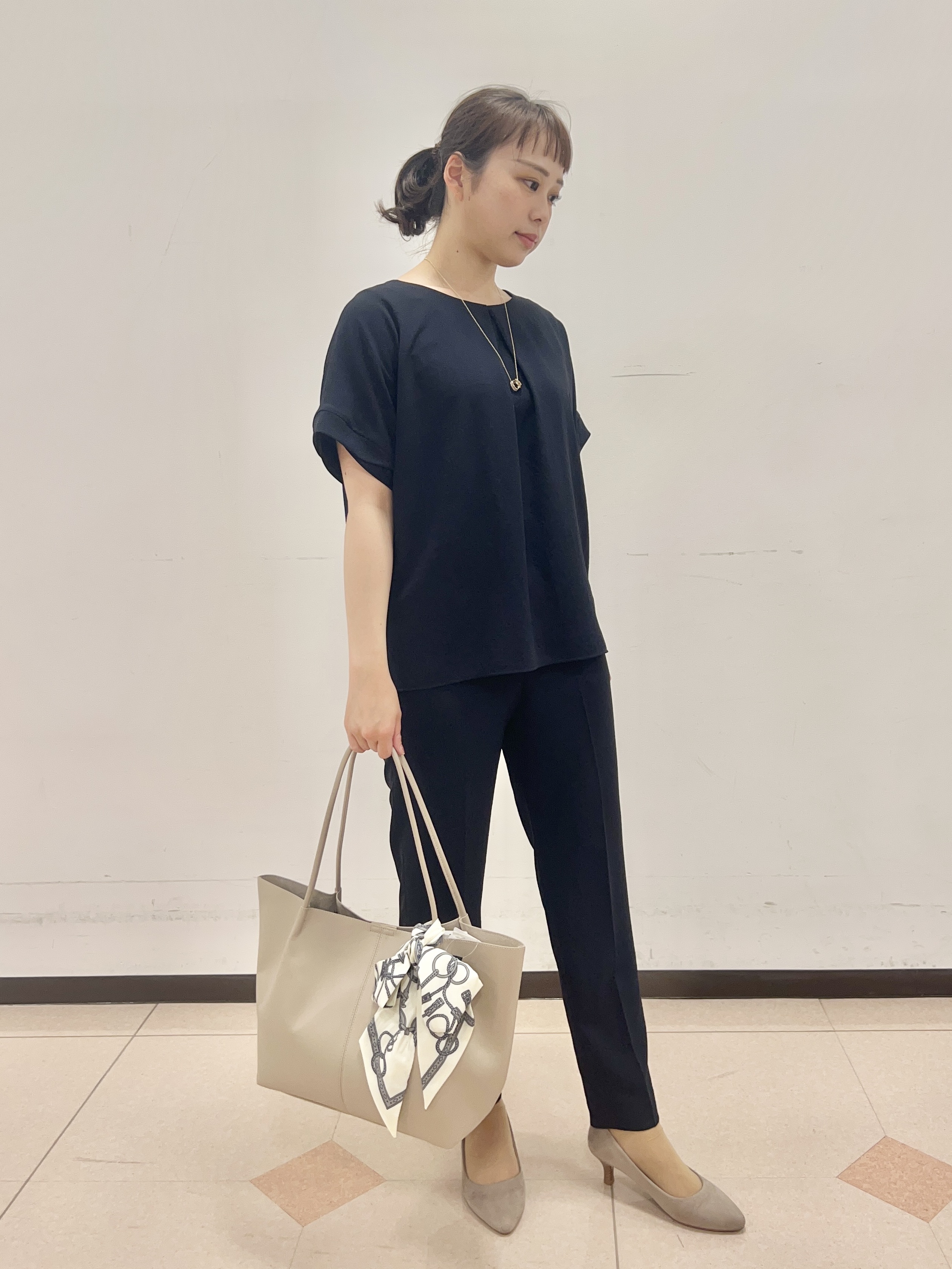 りおさんの「UNTITLED｜【前後2WAY/はっ水/セットアップ可】リラクシーフレンチスリーブブラウス」を使ったコーディネート