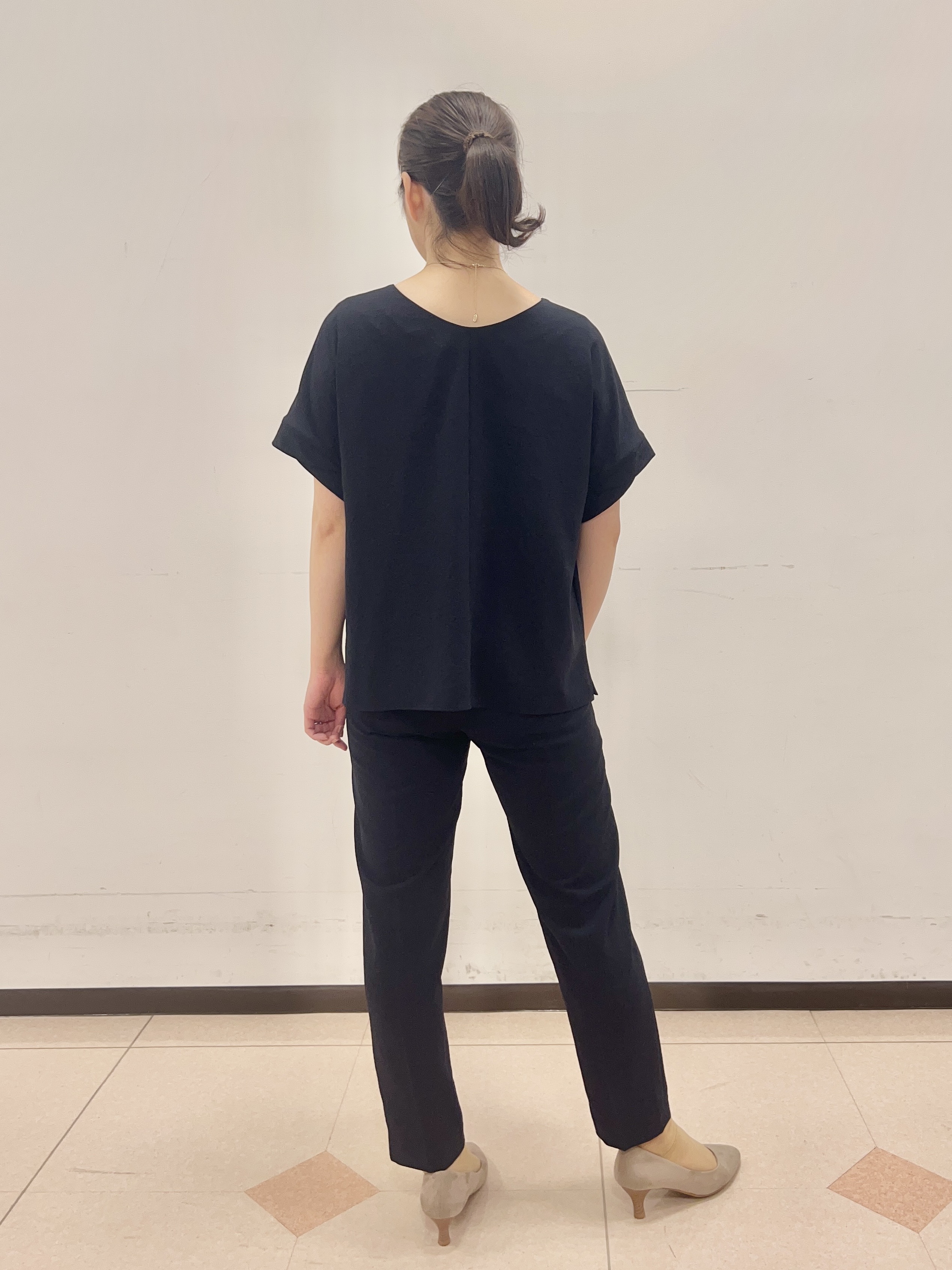 りおさんの「UNTITLED｜【前後2WAY/はっ水/セットアップ可】リラクシーフレンチスリーブブラウス」を使ったコーディネート