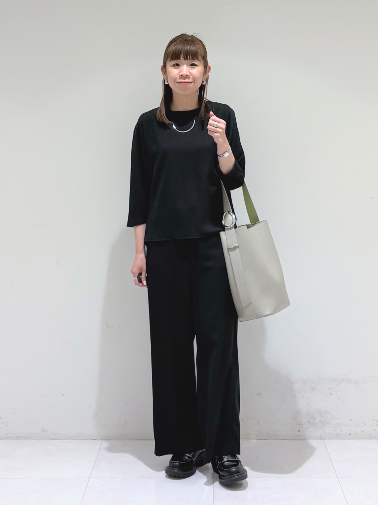 tsuyuさんの「INDIVI｜【A4収納可能／合皮】配色デザインワンショルダーバッグ」を使ったコーディネート