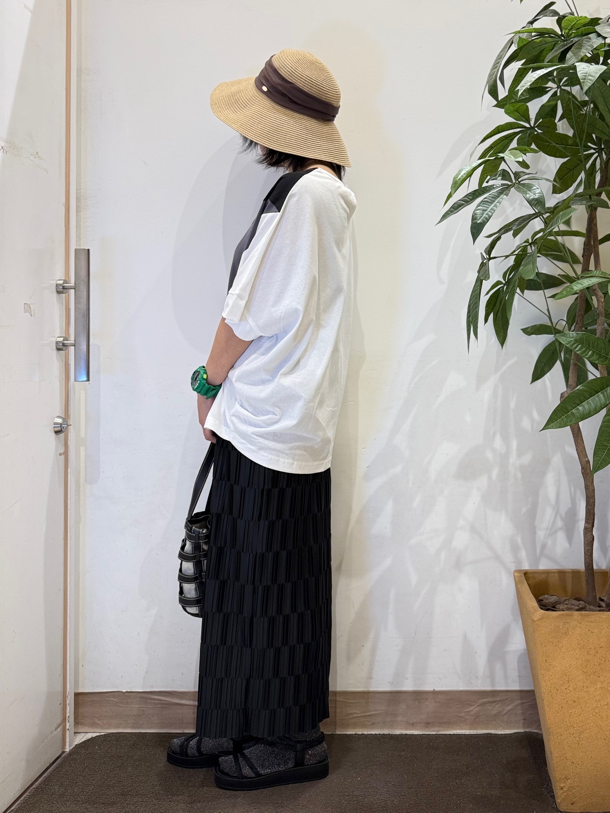 misakiさんの「SHOO･LA･RUE｜【S-LL/洗濯機可】インしないで着られる ななめ3段切り替えトップス」を使ったコーディネート