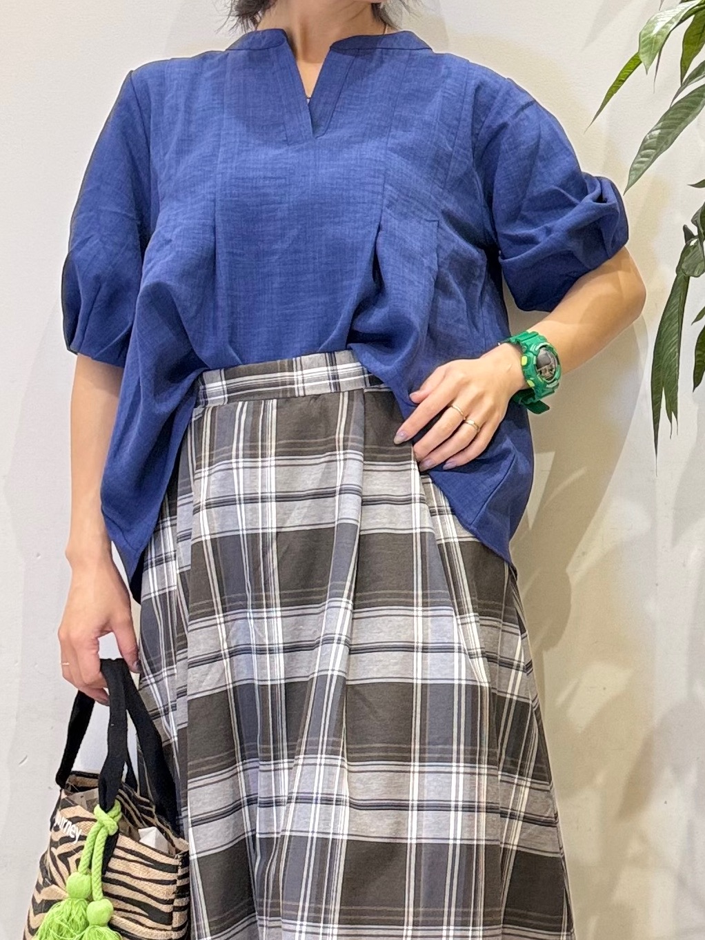 misakiさんの「SHOO･LA･RUE｜【高レビュー/洗濯後しわになりにくい/インせず着られる】自然に体型カバー 麻調ペプラムブラウス」を使ったコーディネート