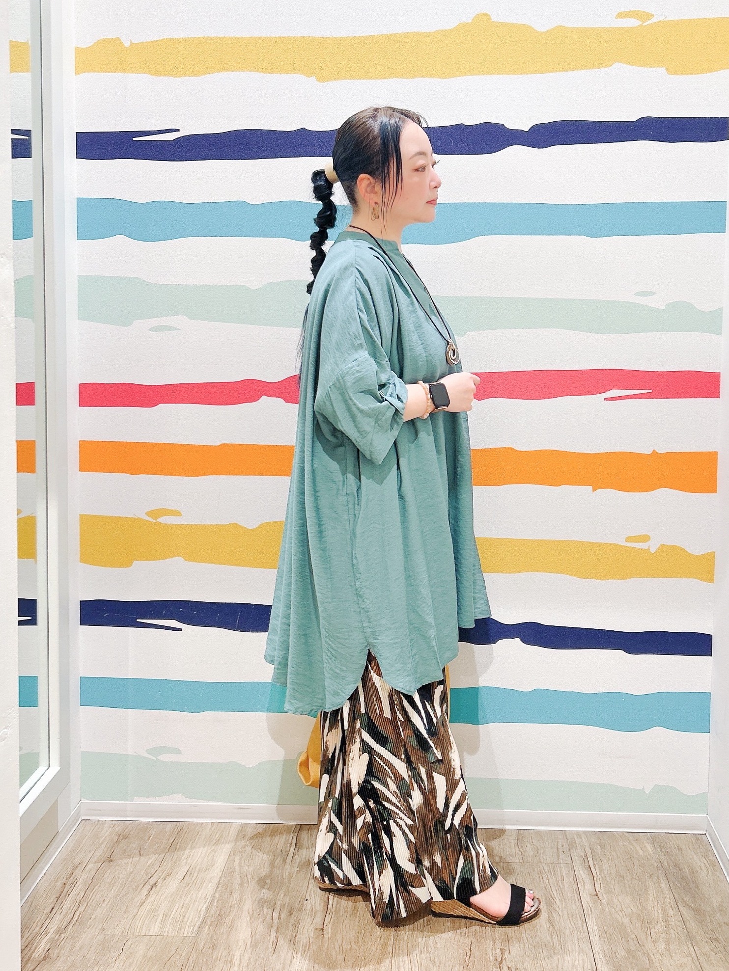 Peeさんの「SHOO･LA･RUE｜【ひんやり/S-LL/洗濯機可】体型カバー叶える 大人のゆるドルマンチュニック」を使ったコーディネート