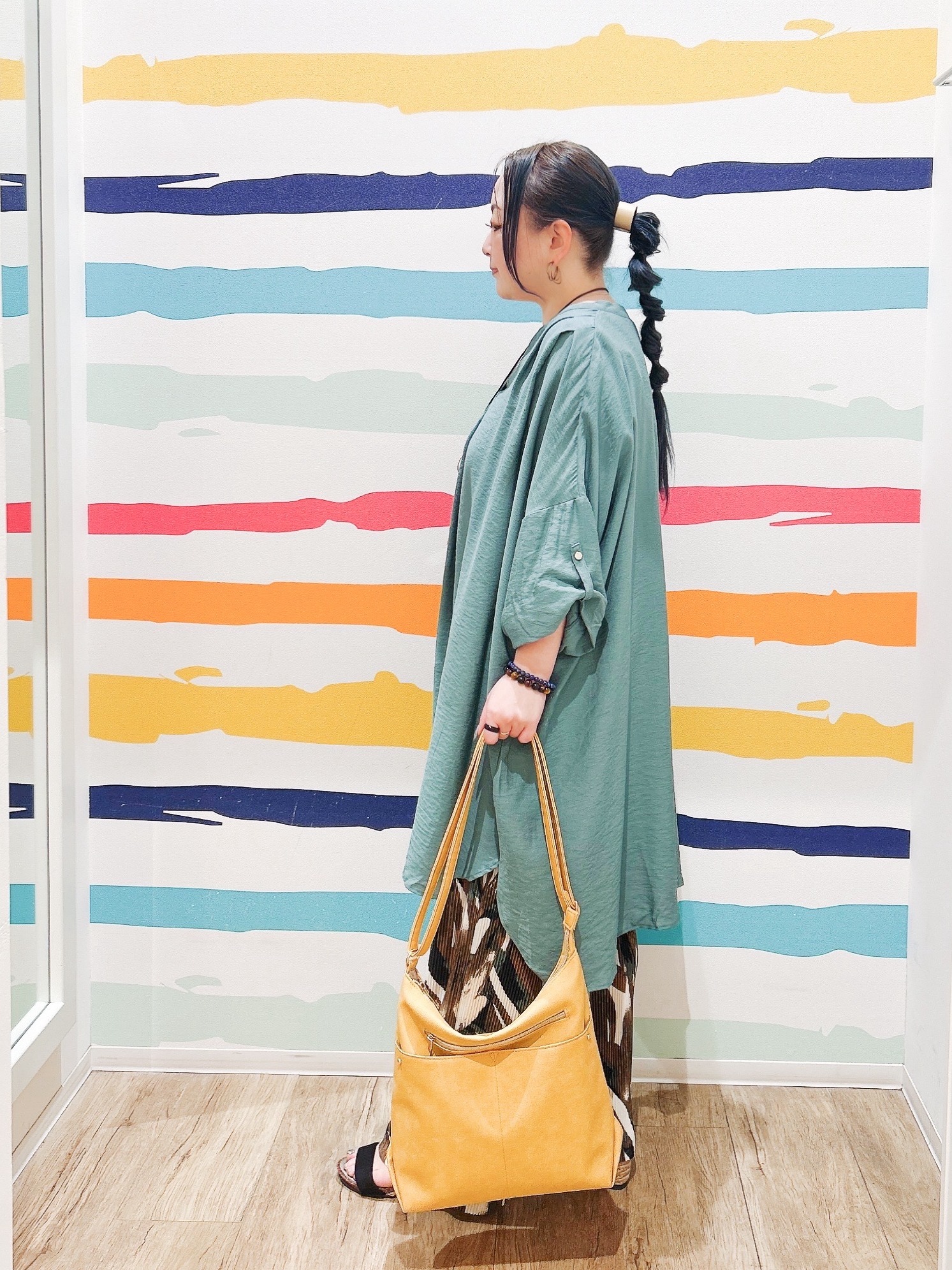 Peeさんの「SHOO･LA･RUE｜【ひんやり/S-LL/洗濯機可】体型カバー叶える 大人のゆるドルマンチュニック」を使ったコーディネート