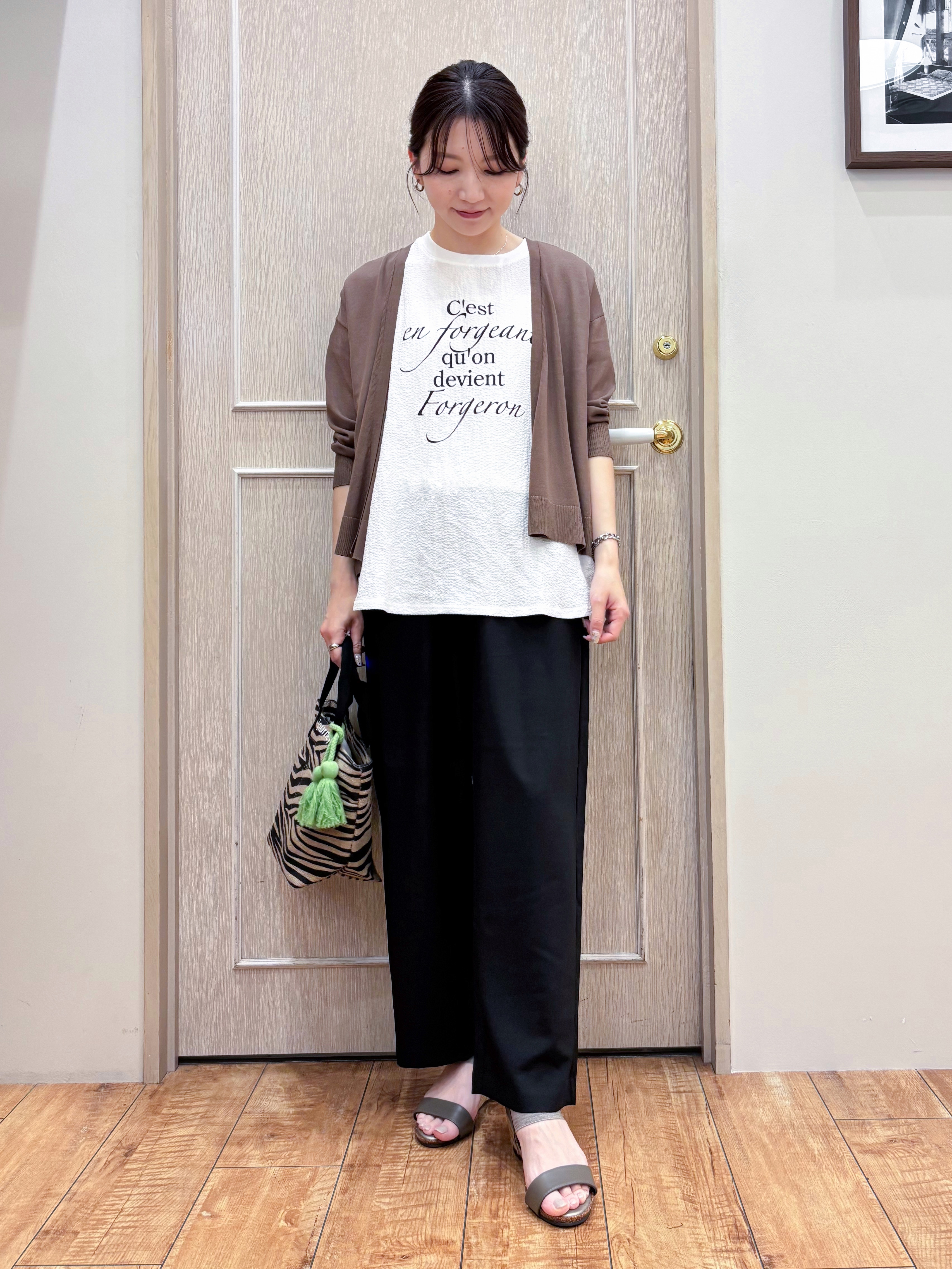 なみさんの「SHOO･LA･RUE｜【ひんやり/洗濯機可/S-LL】オンにもオフにも マルチに使えるボタンレスカーディガン」を使ったコーディネート