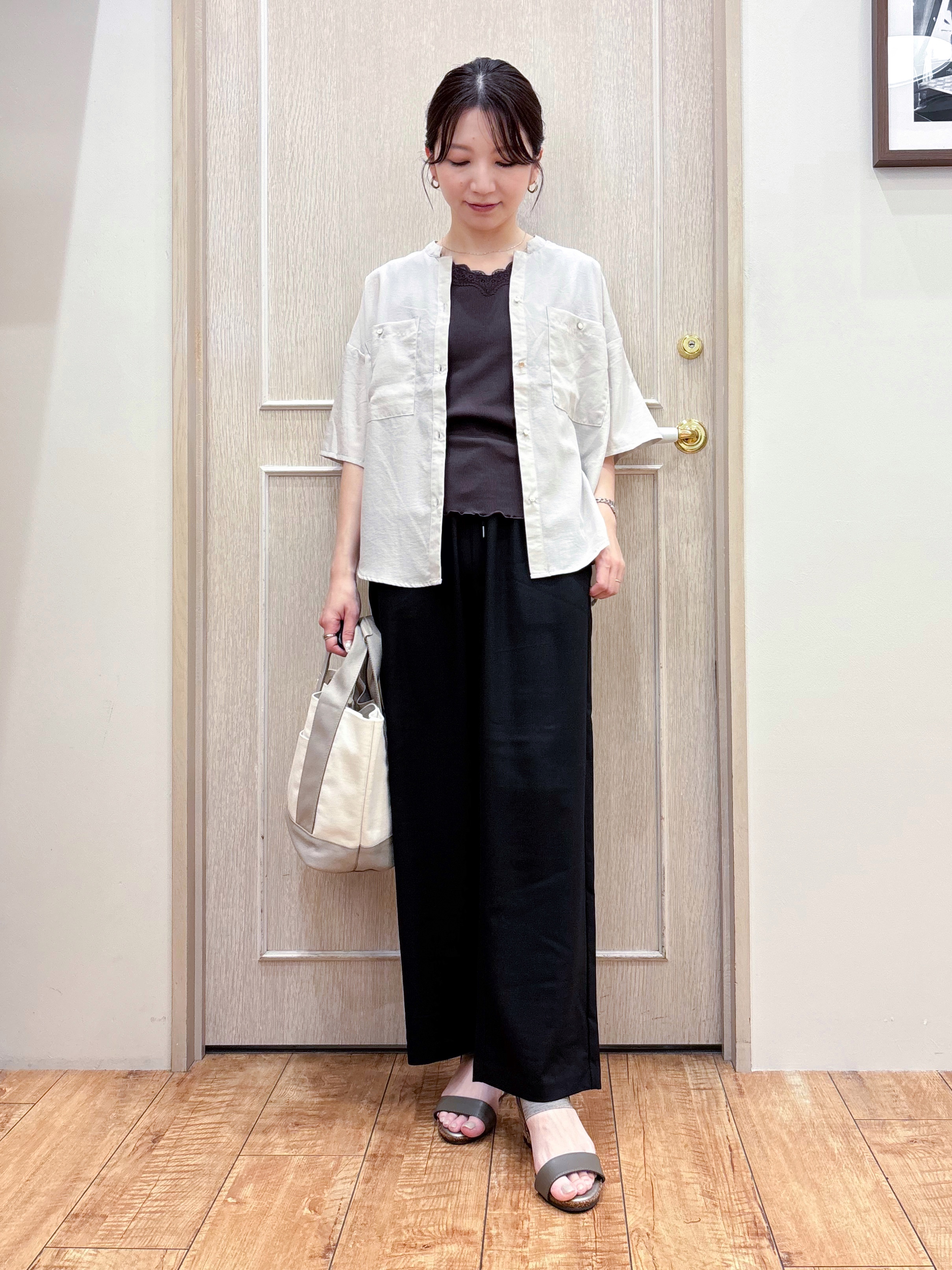 なみさんの「SHOO･LA･RUE｜【洗濯機可/S-LL】大人の抜け感 ゆるっと5分袖シャツ」を使ったコーディネート