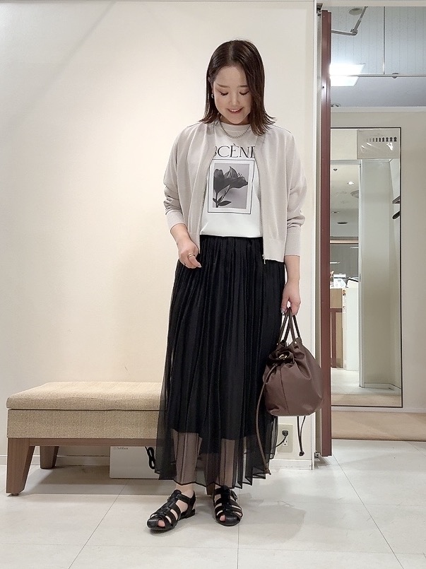 YUIさんの「UNTITLED｜【アンサンブル可/日除け・冷房対策】シアーレーヨンZIPカーディガン」を使ったコーディネート