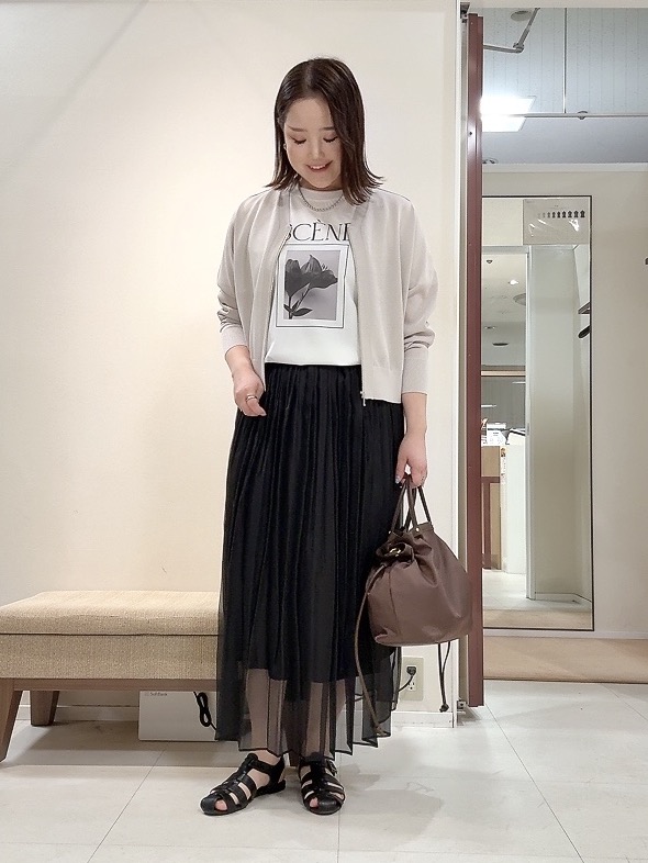 YUIさんの「UNTITLED｜【アンサンブル可/日除け・冷房対策】シアーレーヨンZIPカーディガン」を使ったコーディネート