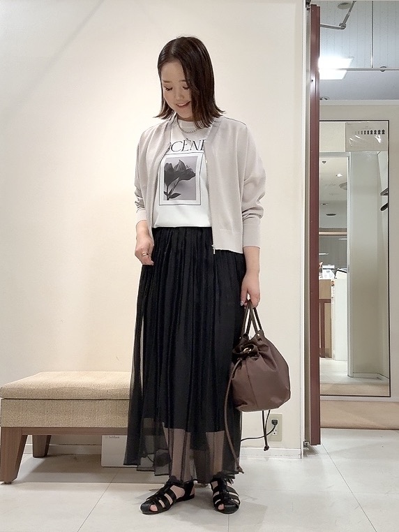 YUIさんの「UNTITLED｜【アンサンブル可/日除け・冷房対策】シアーレーヨンZIPカーディガン」を使ったコーディネート