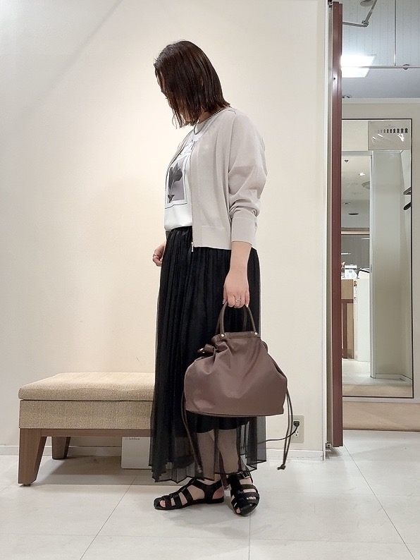 YUIさんの「UNTITLED｜【アンサンブル可/日除け・冷房対策】シアーレーヨンZIPカーディガン」を使ったコーディネート