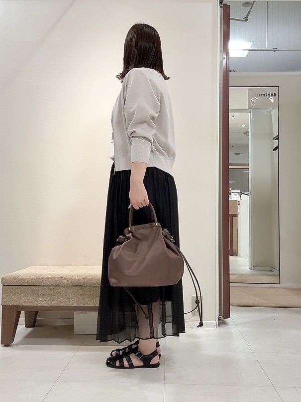 YUIさんの「UNTITLED｜【アンサンブル可/日除け・冷房対策】シアーレーヨンZIPカーディガン」を使ったコーディネート