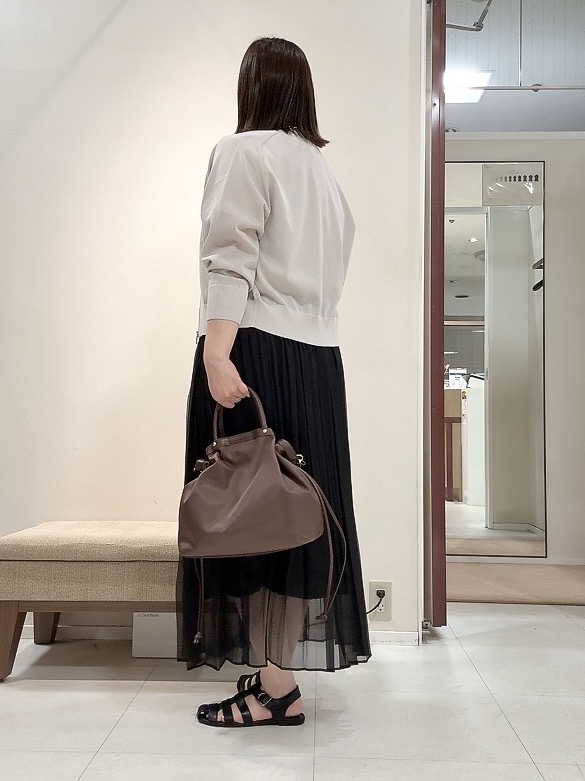 YUIさんの「UNTITLED｜【アンサンブル可/日除け・冷房対策】シアーレーヨンZIPカーディガン」を使ったコーディネート