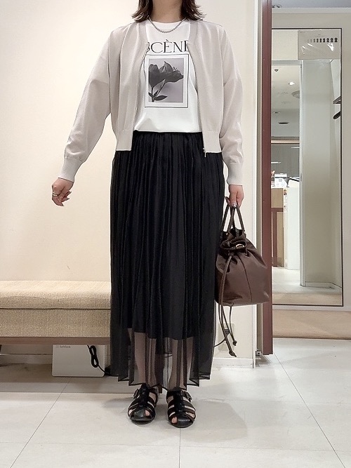 YUIさんの「UNTITLED｜【アンサンブル可/日除け・冷房対策】シアーレーヨンZIPカーディガン」を使ったコーディネート