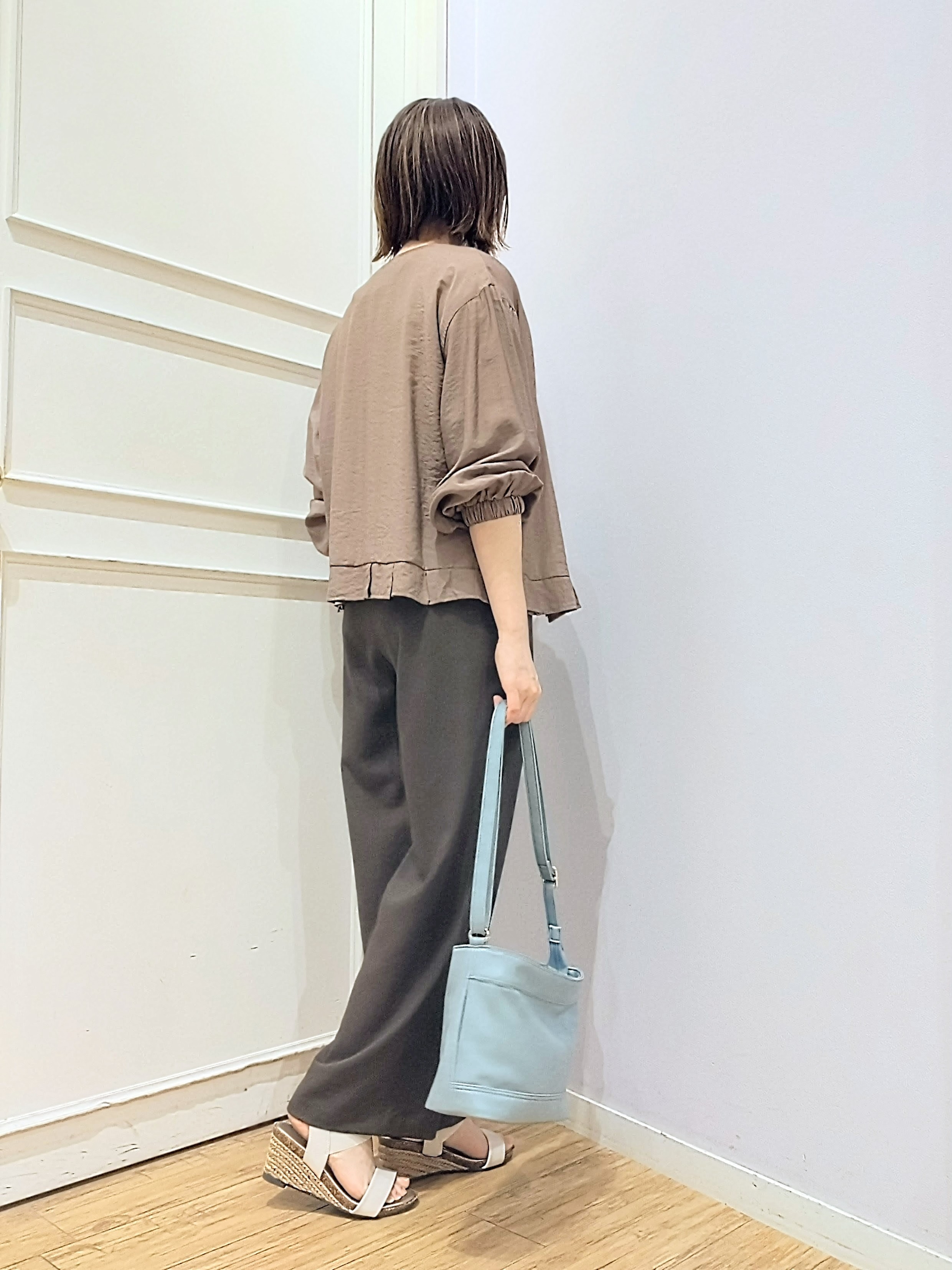 miomioさんの「SHOO･LA･RUE｜【毎日洗える/S-LL/ひんやり/UV】上半身すっきり 二の腕見せない5分袖ニット」を使ったコーディネート