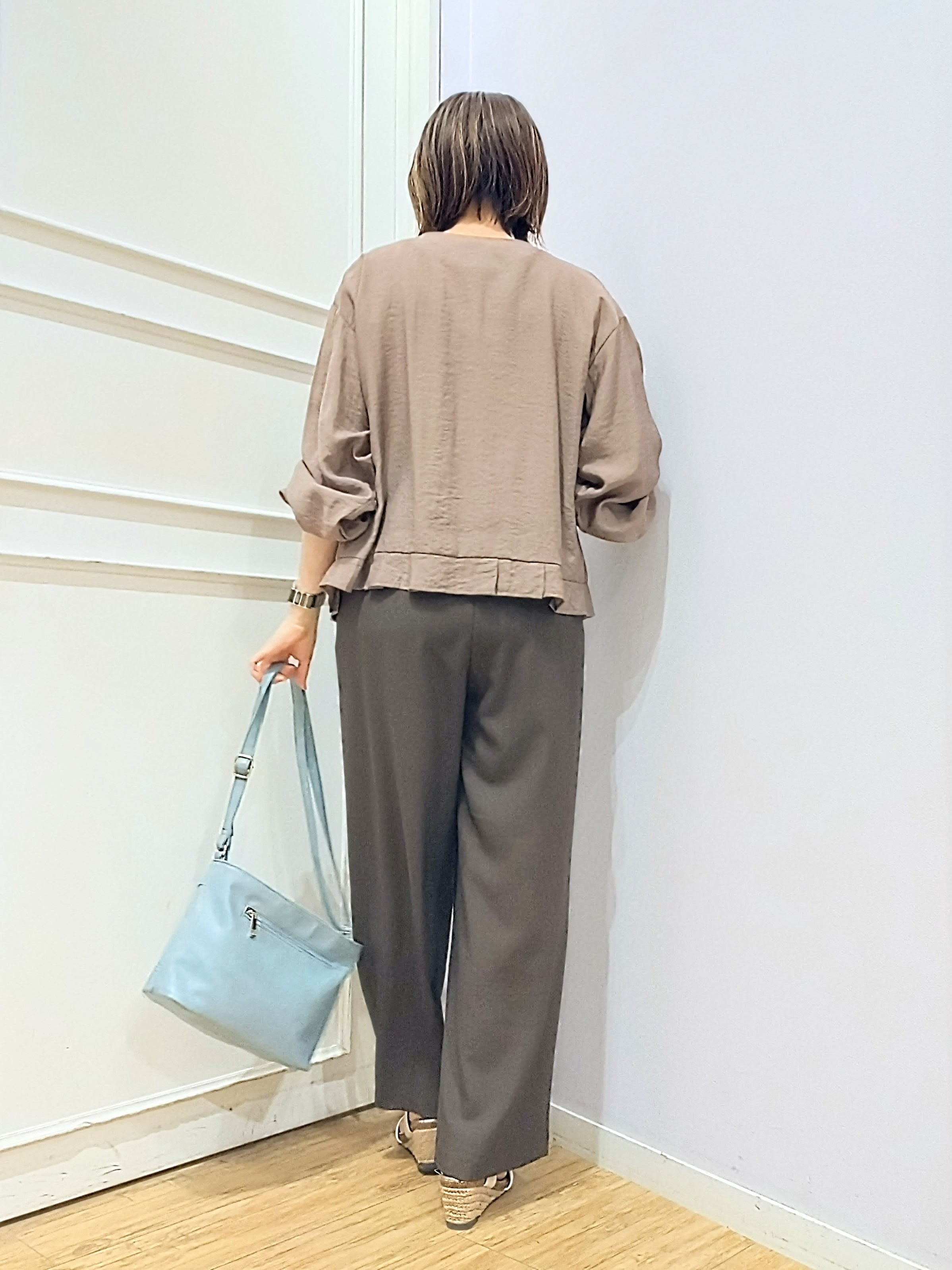 miomioさんの「SHOO･LA･RUE｜【毎日洗える/S-LL/ひんやり/UV】上半身すっきり 二の腕見せない5分袖ニット」を使ったコーディネート