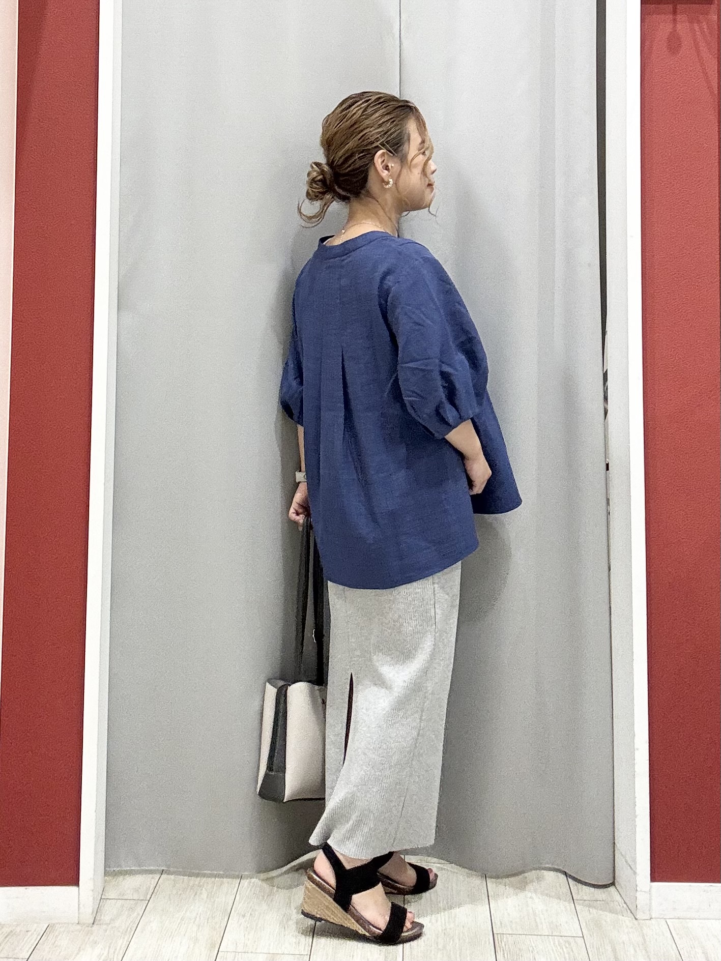 shioさんの「SHOO･LA･RUE｜【高レビュー/洗濯後しわになりにくい/インせず着られる】自然に体型カバー 麻調ペプラムブラウス」を使ったコーディネート