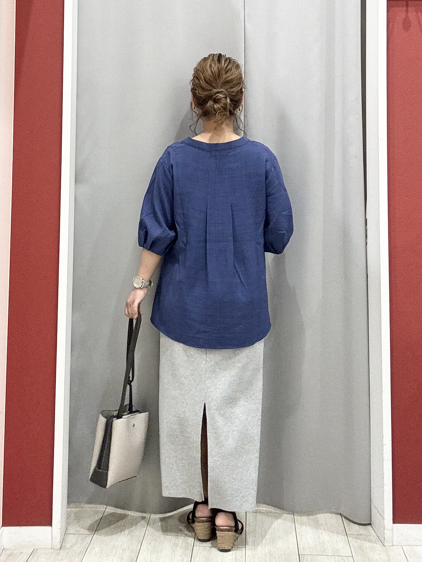shioさんの「SHOO･LA･RUE｜【高レビュー/洗濯後しわになりにくい/インせず着られる】自然に体型カバー 麻調ペプラムブラウス」を使ったコーディネート