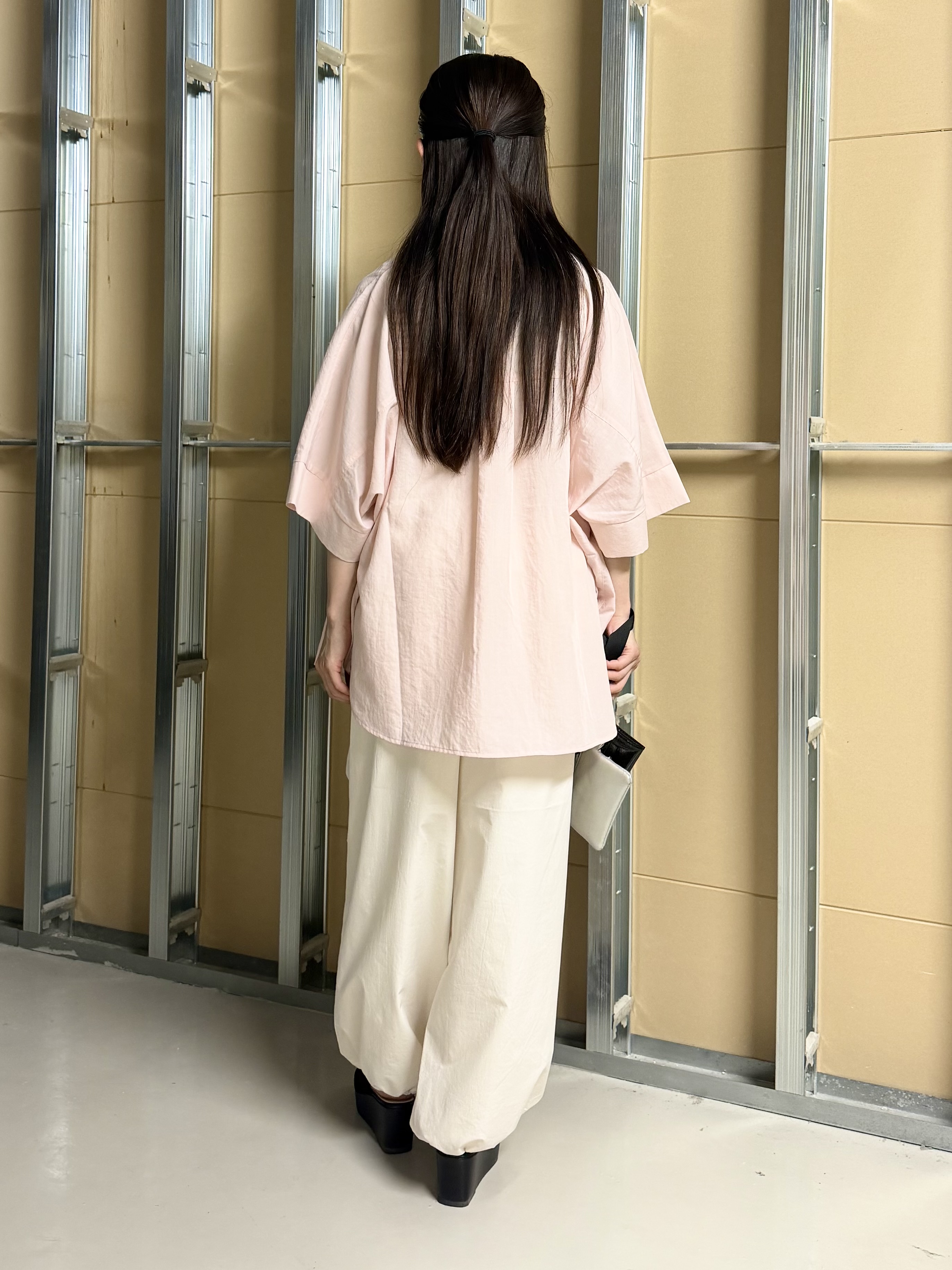 sahoさんの「THE SHOP TK｜【高レビュー/体型カバー】さらっと快適 ドルマン5分袖ブラウス」を使ったコーディネート