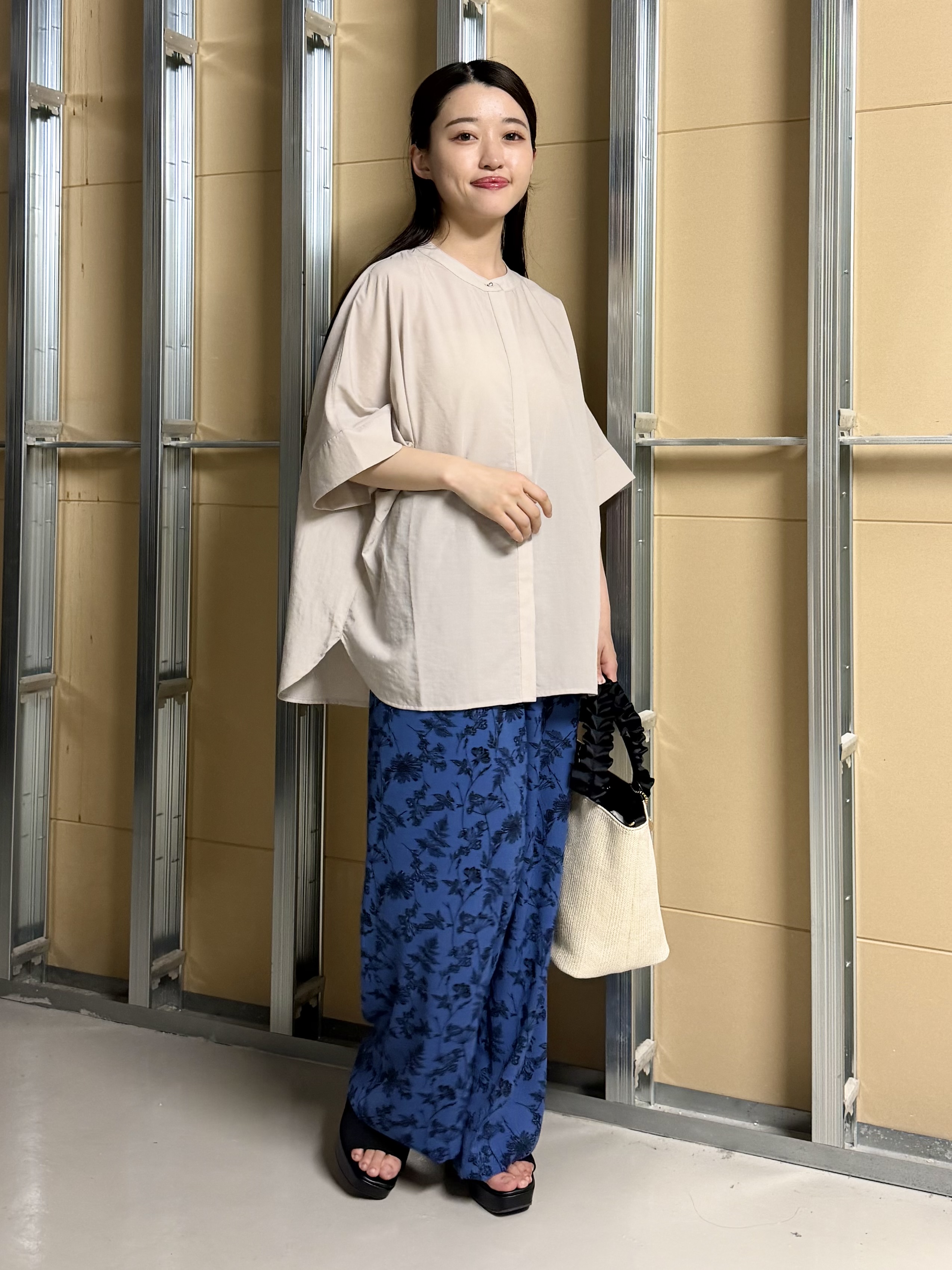 sahoさんの「THE SHOP TK｜【高レビュー/体型カバー】さらっと快適 ドルマン5分袖ブラウス」を使ったコーディネート