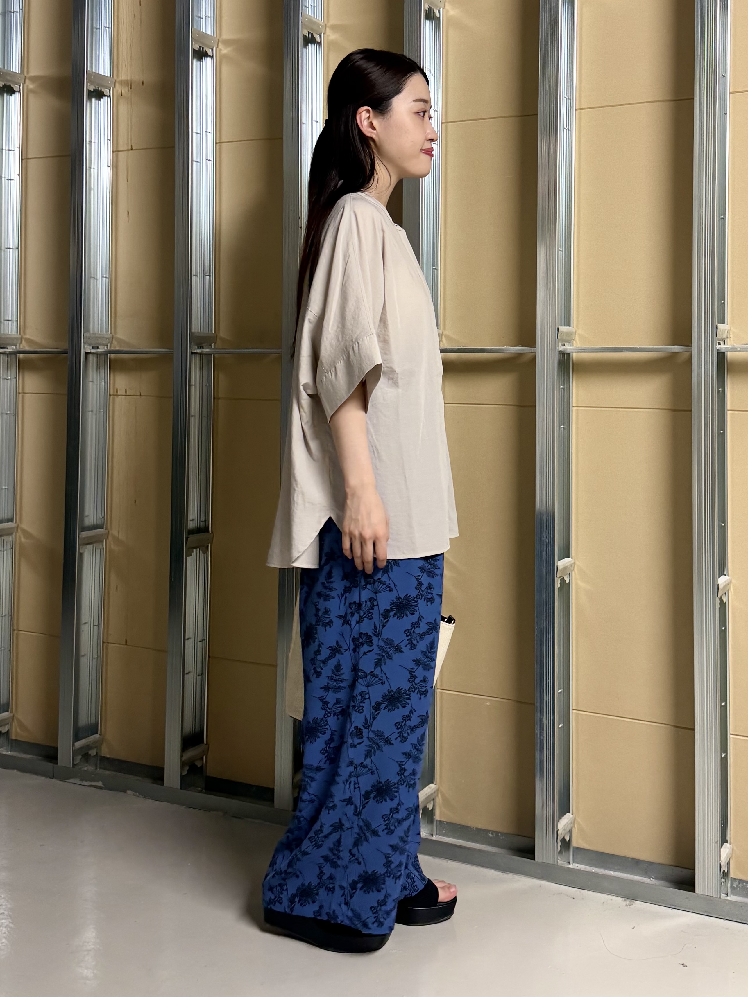 sahoさんの「THE SHOP TK｜【高レビュー/体型カバー】さらっと快適 ドルマン5分袖ブラウス」を使ったコーディネート