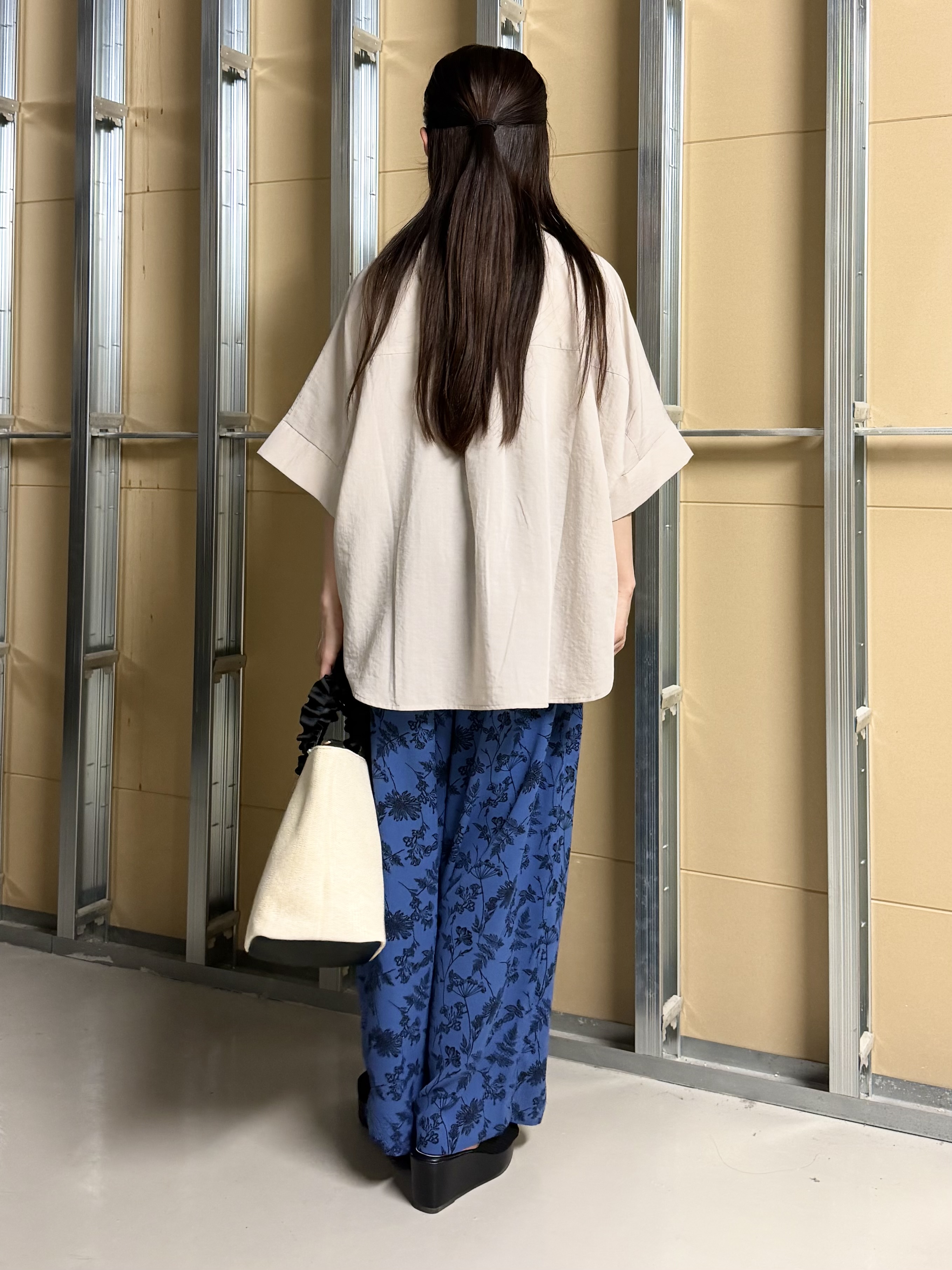 sahoさんの「THE SHOP TK｜【高レビュー/体型カバー】さらっと快適 ドルマン5分袖ブラウス」を使ったコーディネート