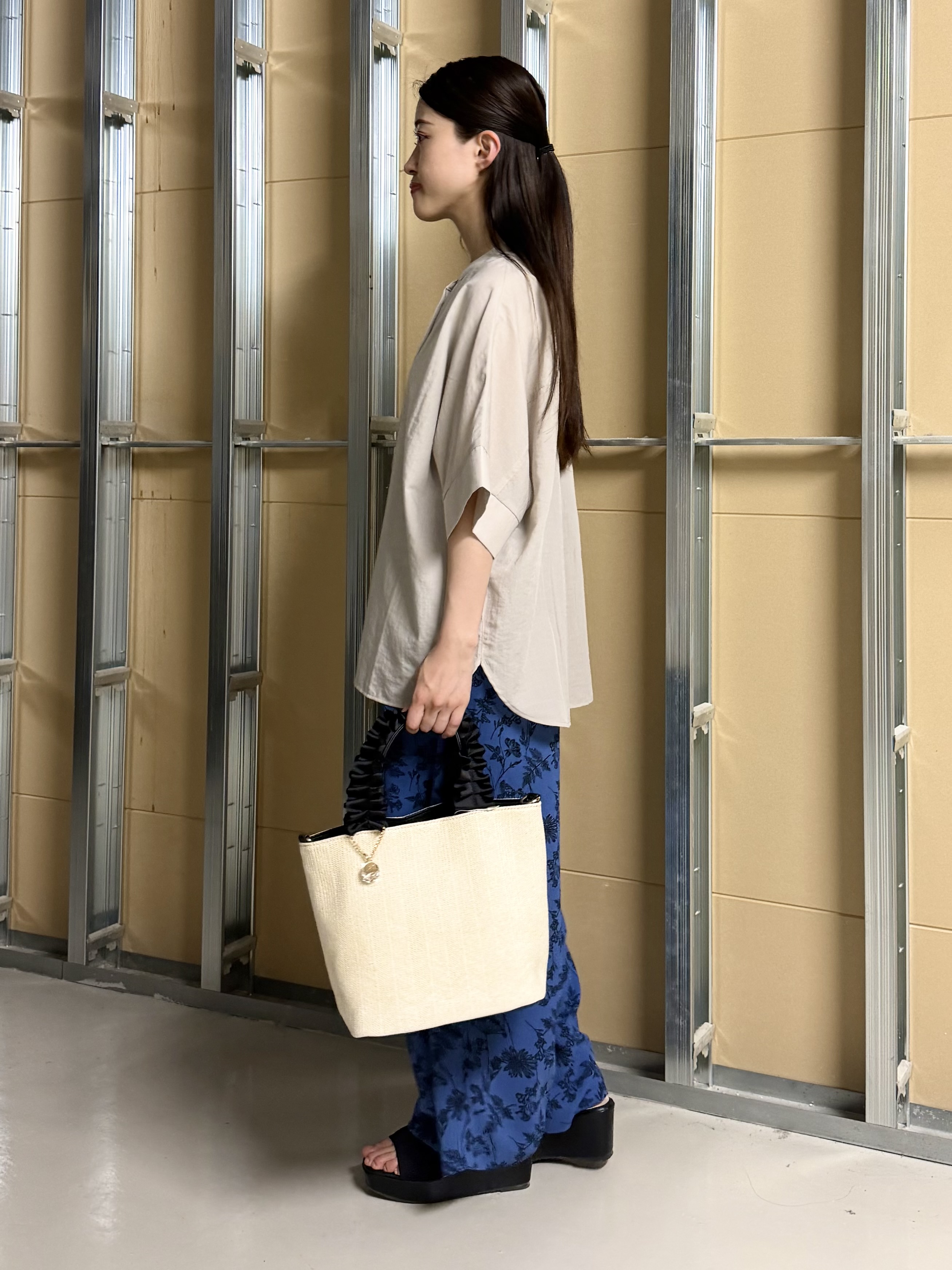 sahoさんの「THE SHOP TK｜【高レビュー/体型カバー】さらっと快適 ドルマン5分袖ブラウス」を使ったコーディネート