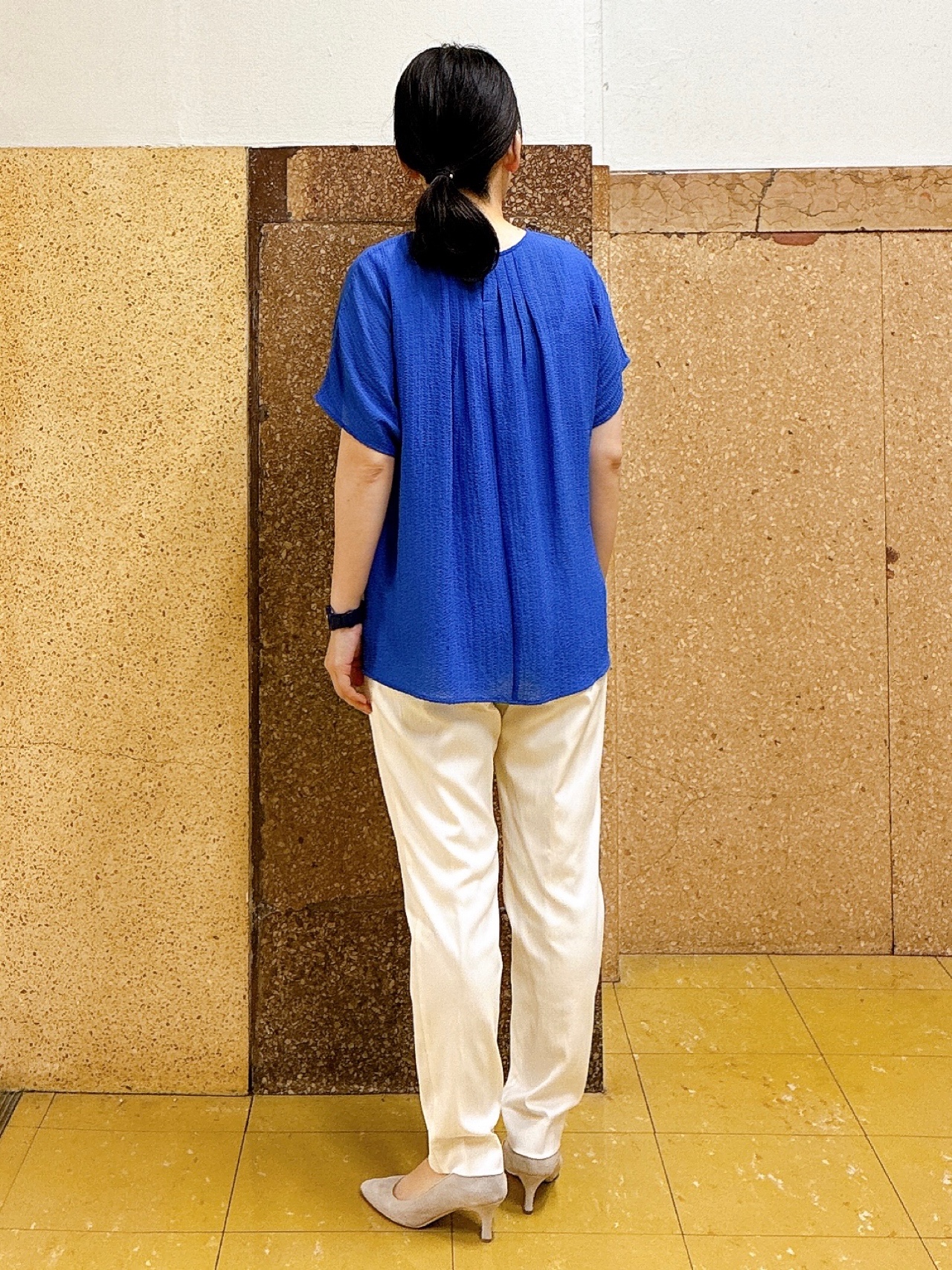 hattoriさんの「INDIVI｜【洗える】無地＆チェーン柄 ギャザートップス」を使ったコーディネート