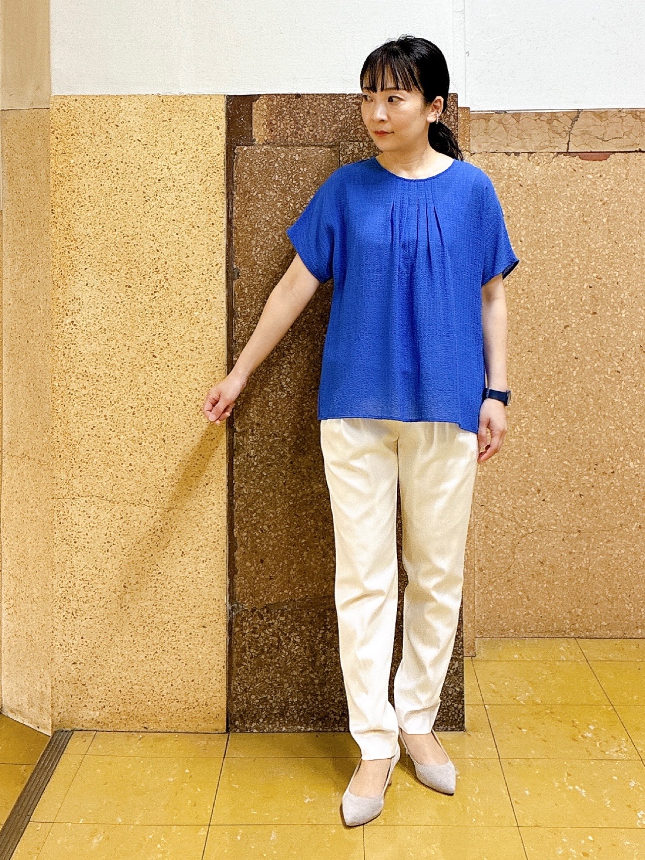 hattoriさんの「INDIVI｜【洗える】無地＆チェーン柄 ギャザートップス」を使ったコーディネート