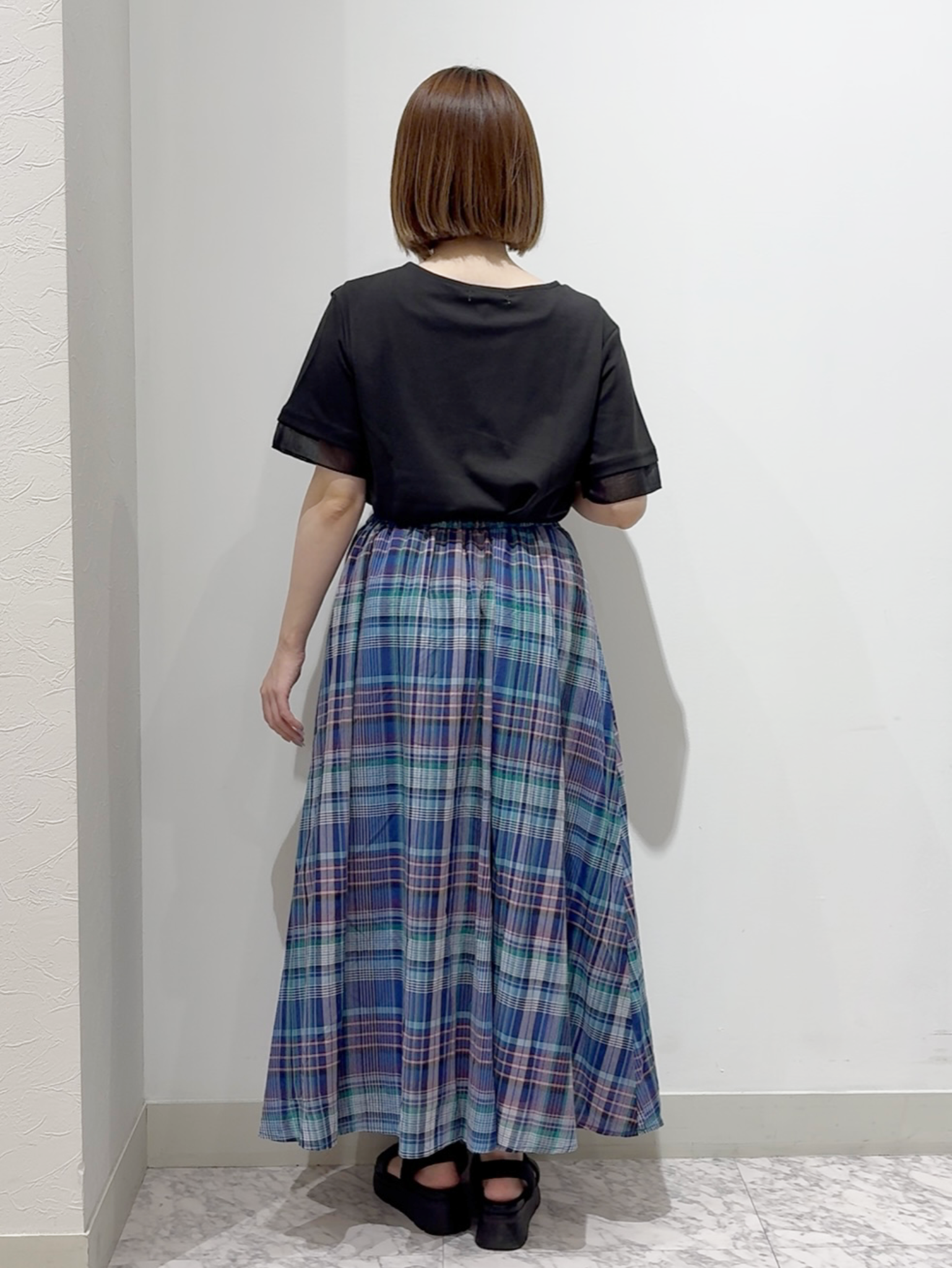 しかっちさんの「grove｜【二の腕カバー/UVカット・ひんやり】袖口シアースクエアネックTシャツ」を使ったコーディネート