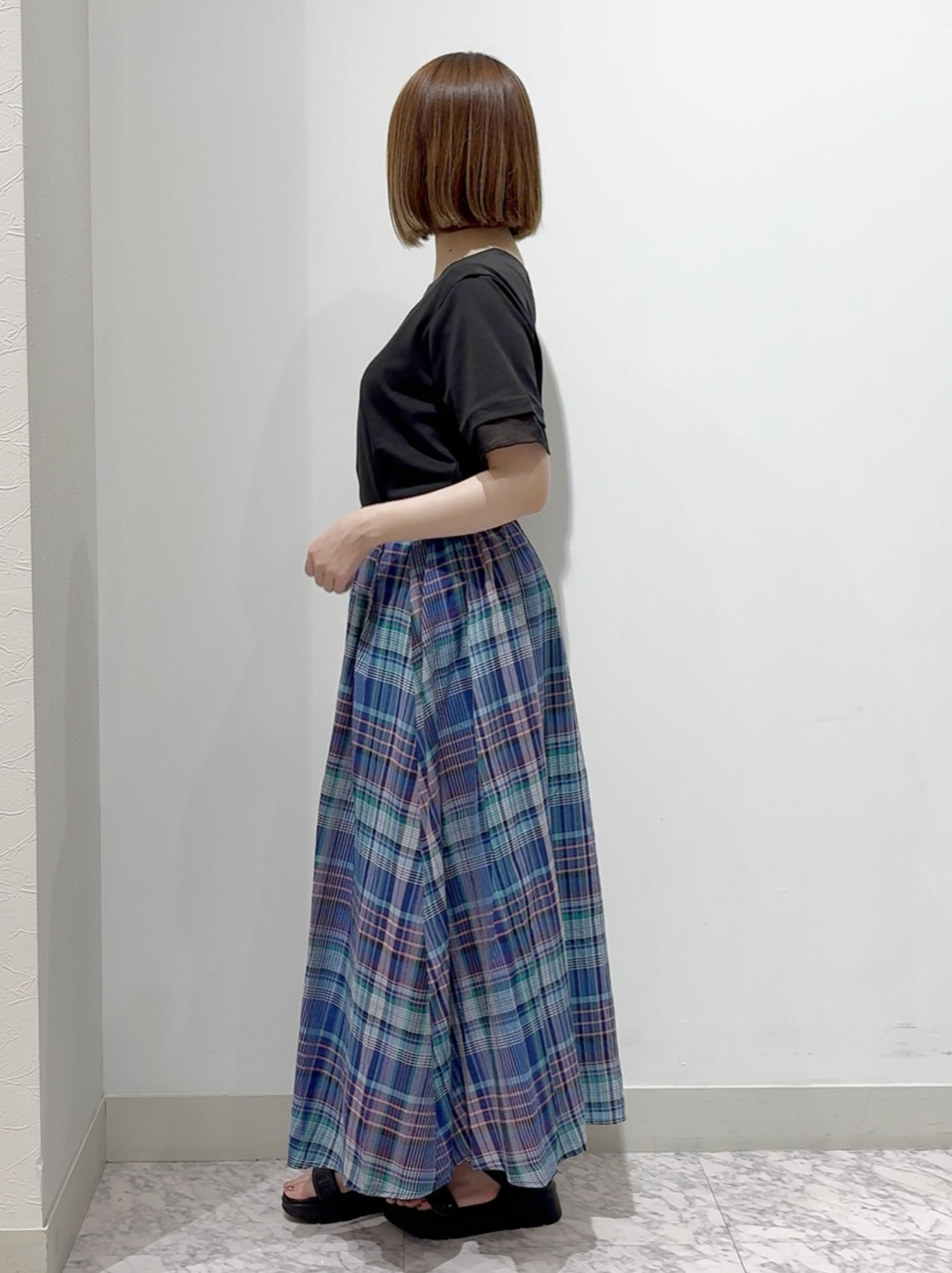 しかっちさんの「grove｜【二の腕カバー/UVカット・ひんやり】袖口シアースクエアネックTシャツ」を使ったコーディネート