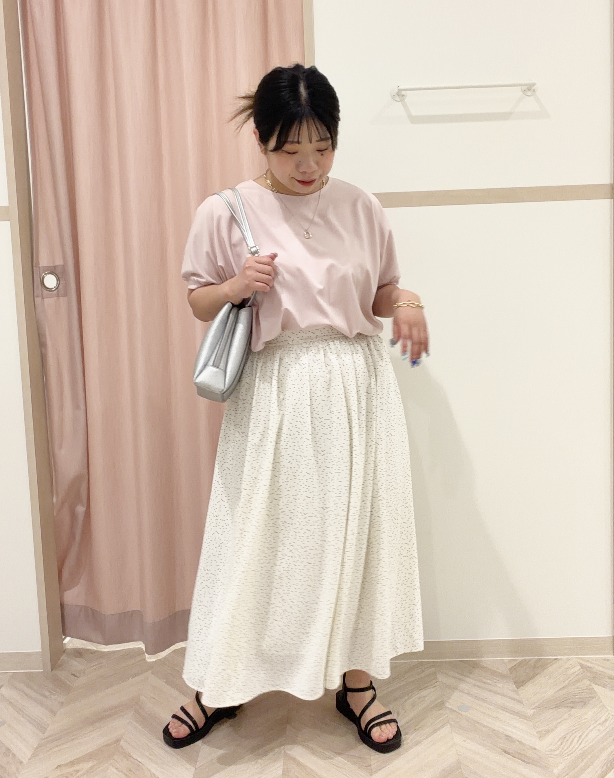 まちゃんなちゃんさんの「SHOO･LA･RUE｜【ひんやり/洗濯後しわになりにくい】インせず着られる さらっとタッチのドルマンブラウス」を使ったコーディネート