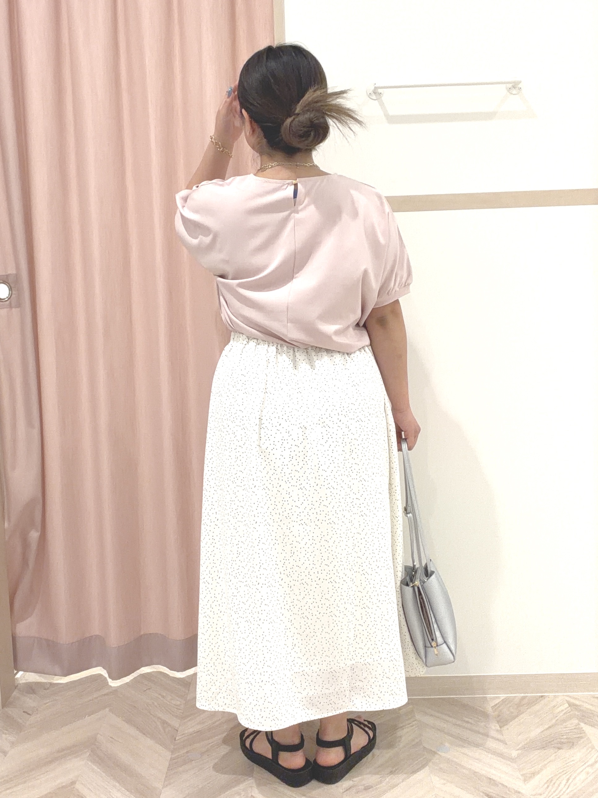 まちゃんなちゃんさんの「SHOO･LA･RUE｜【ひんやり/洗濯後しわになりにくい】インせず着られる さらっとタッチのドルマンブラウス」を使ったコーディネート