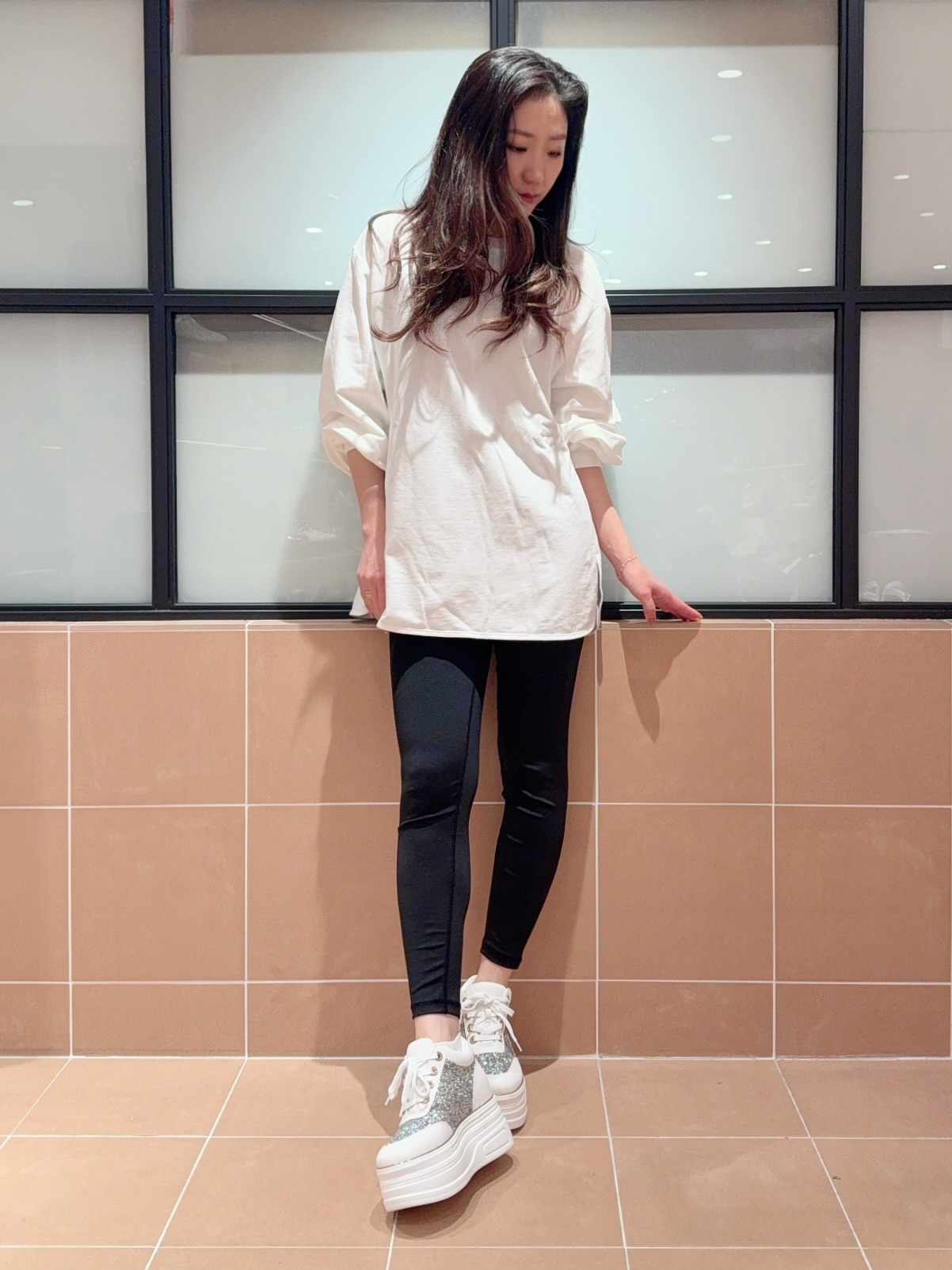 kaoriさんの「ESPERANZA｜ゴールドライン厚底フラットスニーカー」を使ったコーディネート