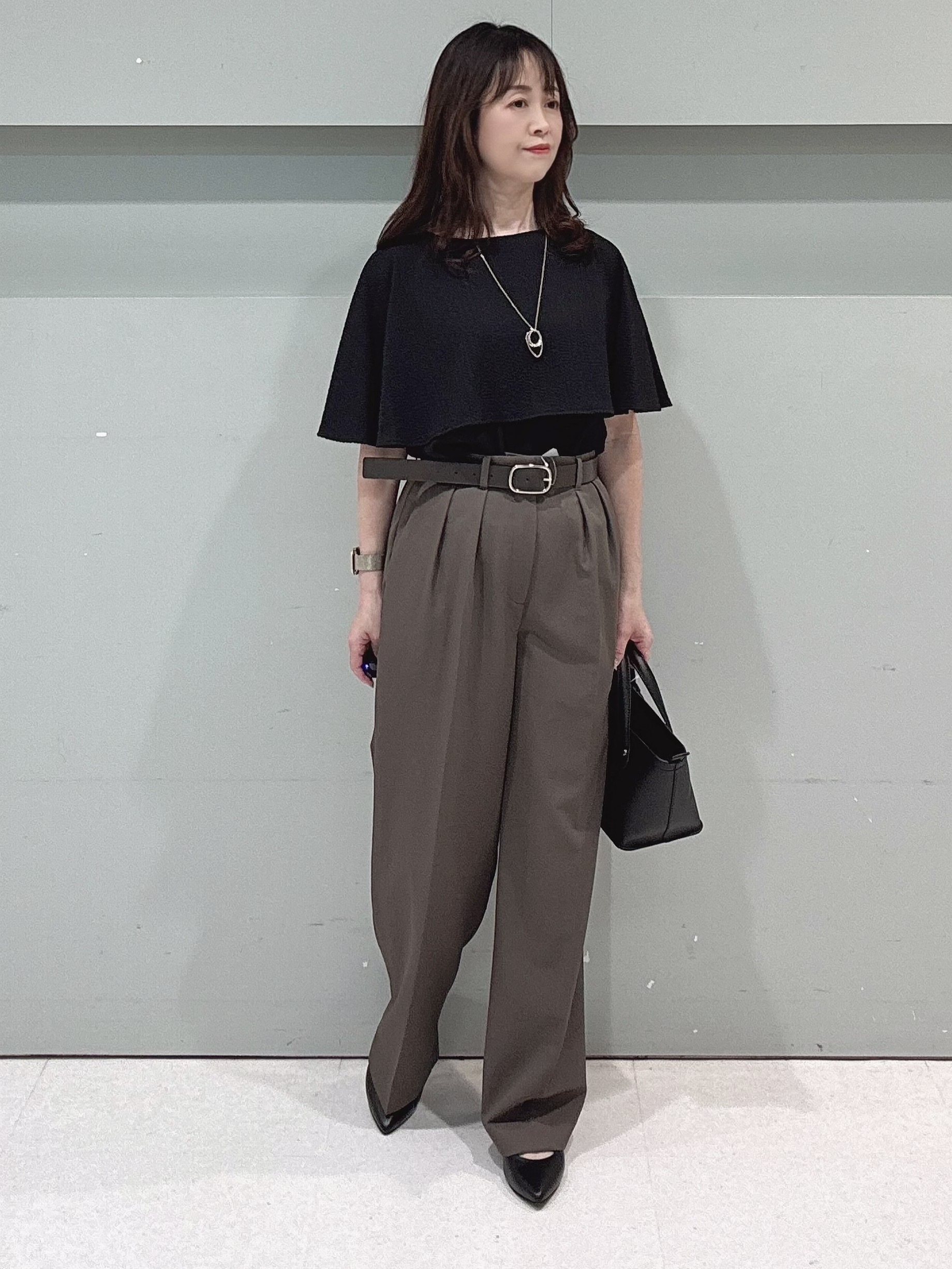 makiさんの「UNTITLED｜【洗える/ストレッチ性/フェミニン】ケープデザインブラウス」を使ったコーディネート